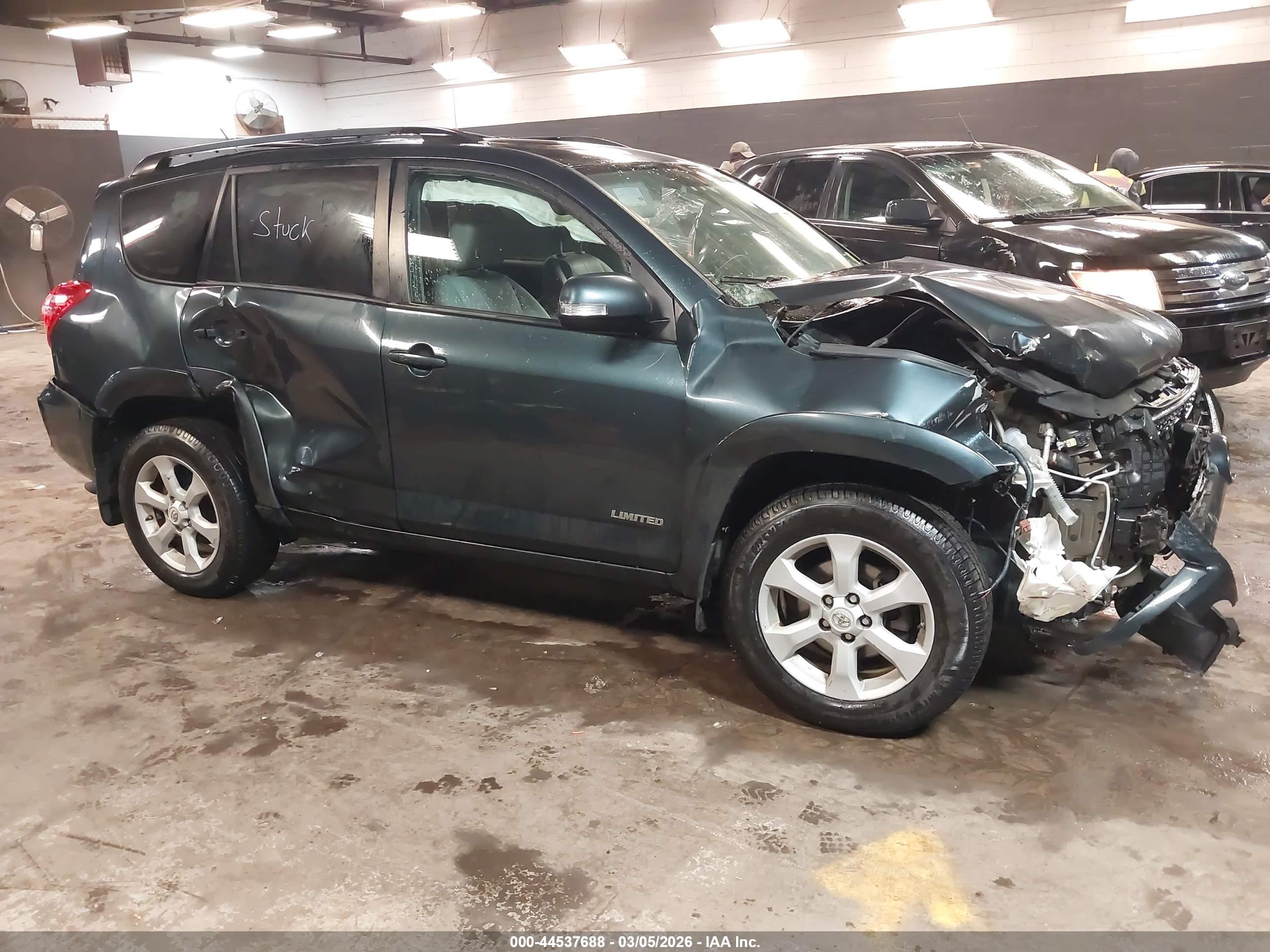TOYOTA RAV4 image 6