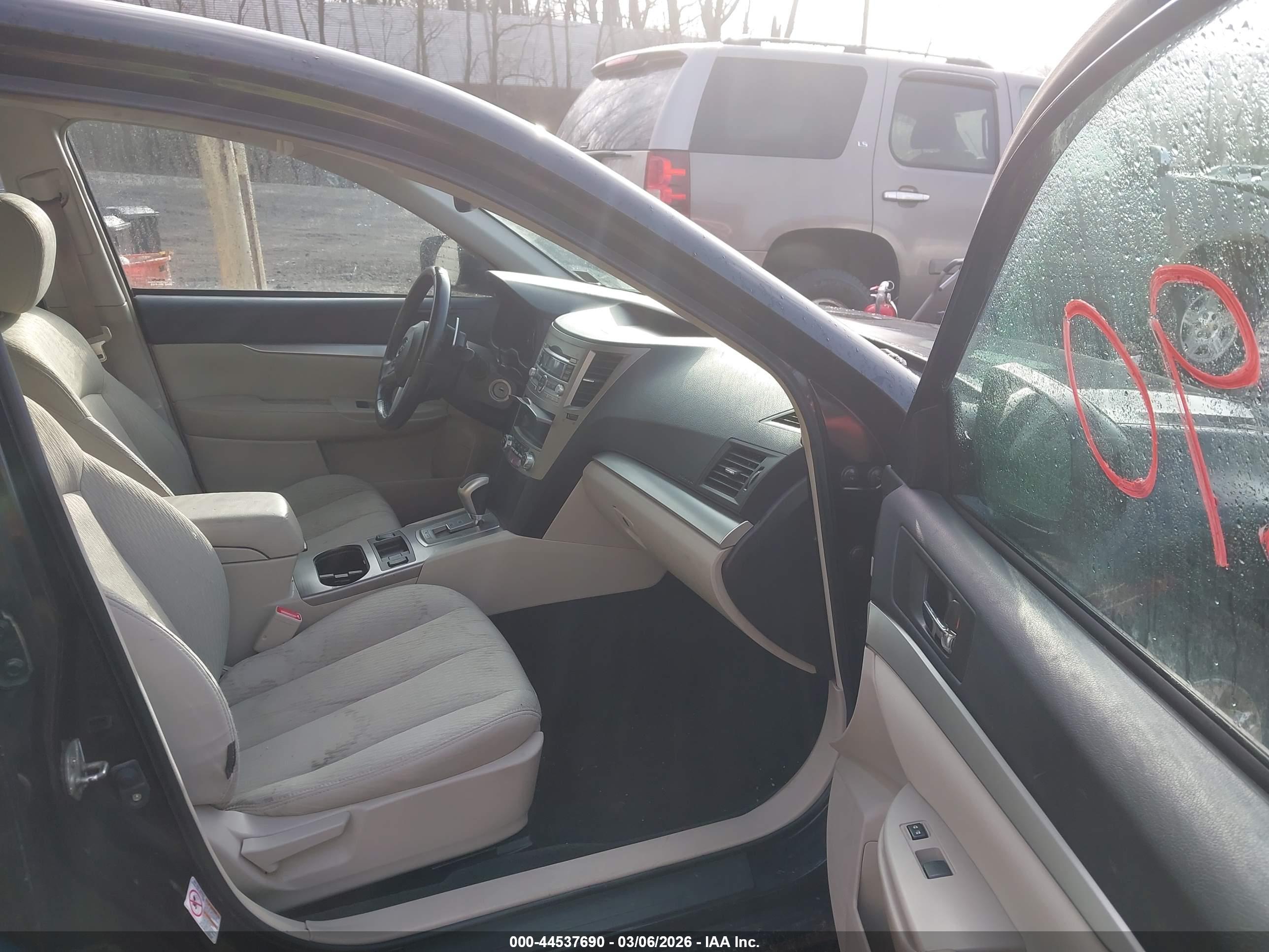 SUBARU LEGACY image 5