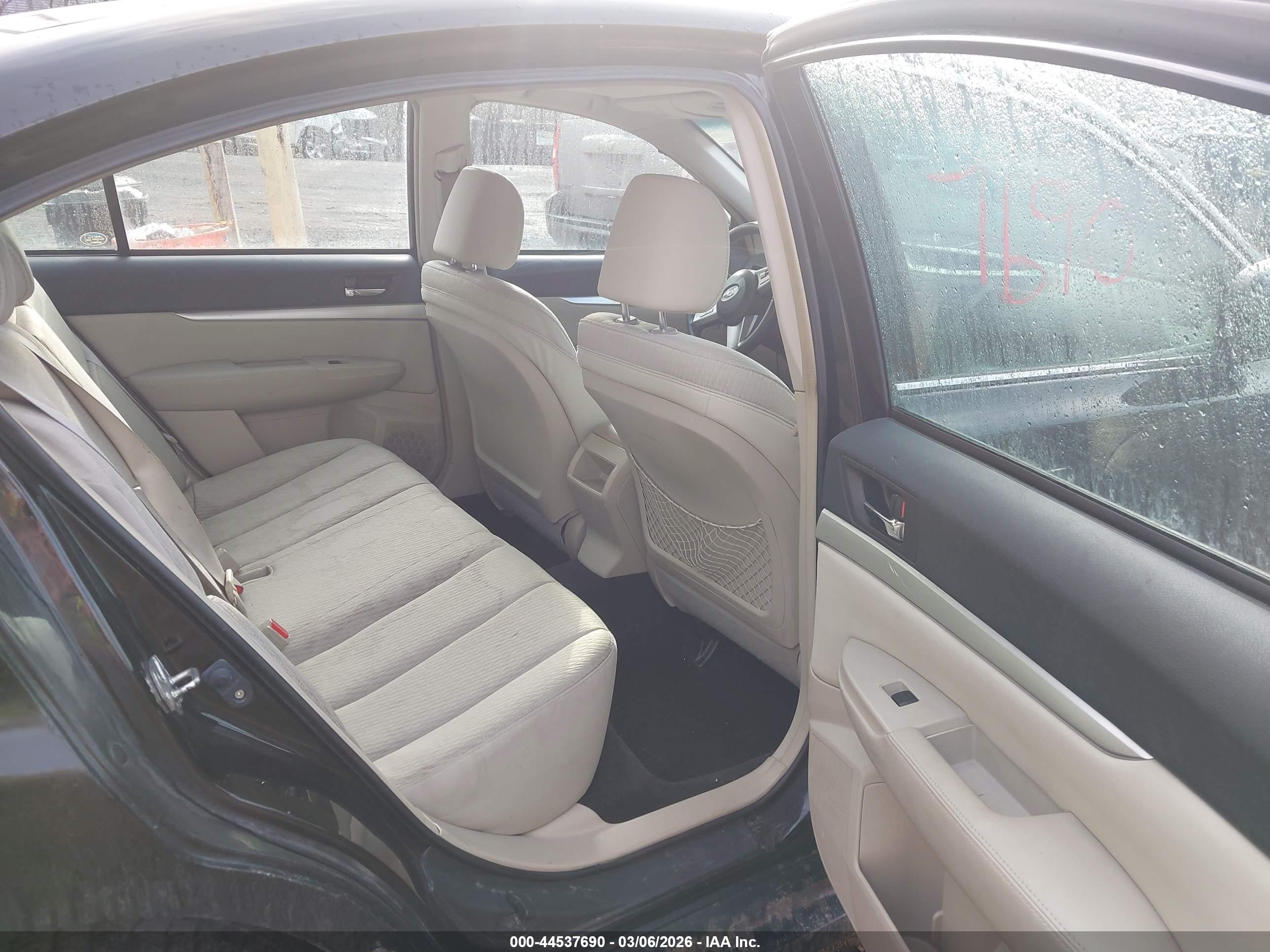 SUBARU LEGACY image 8