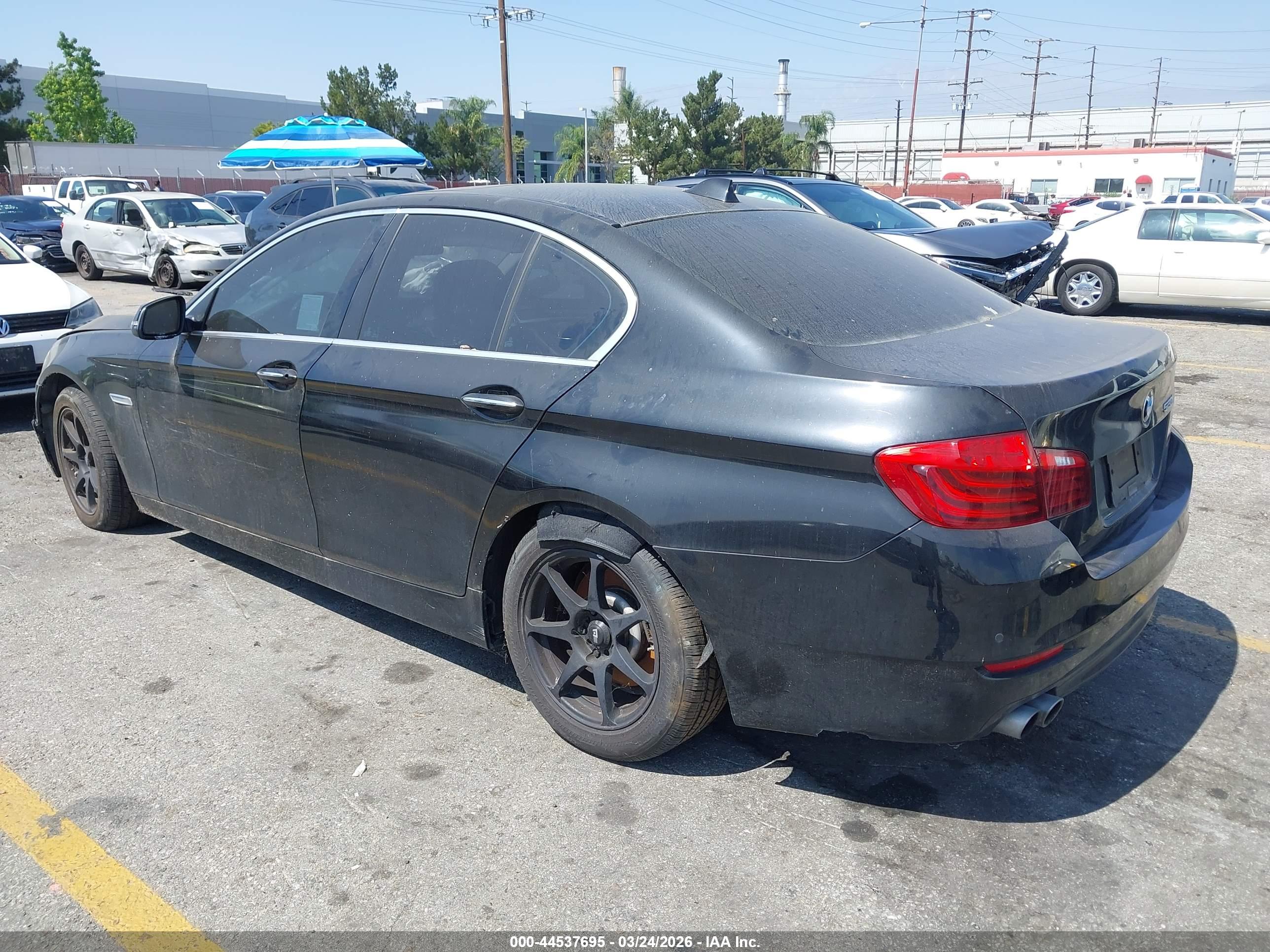BMW 528I image 3