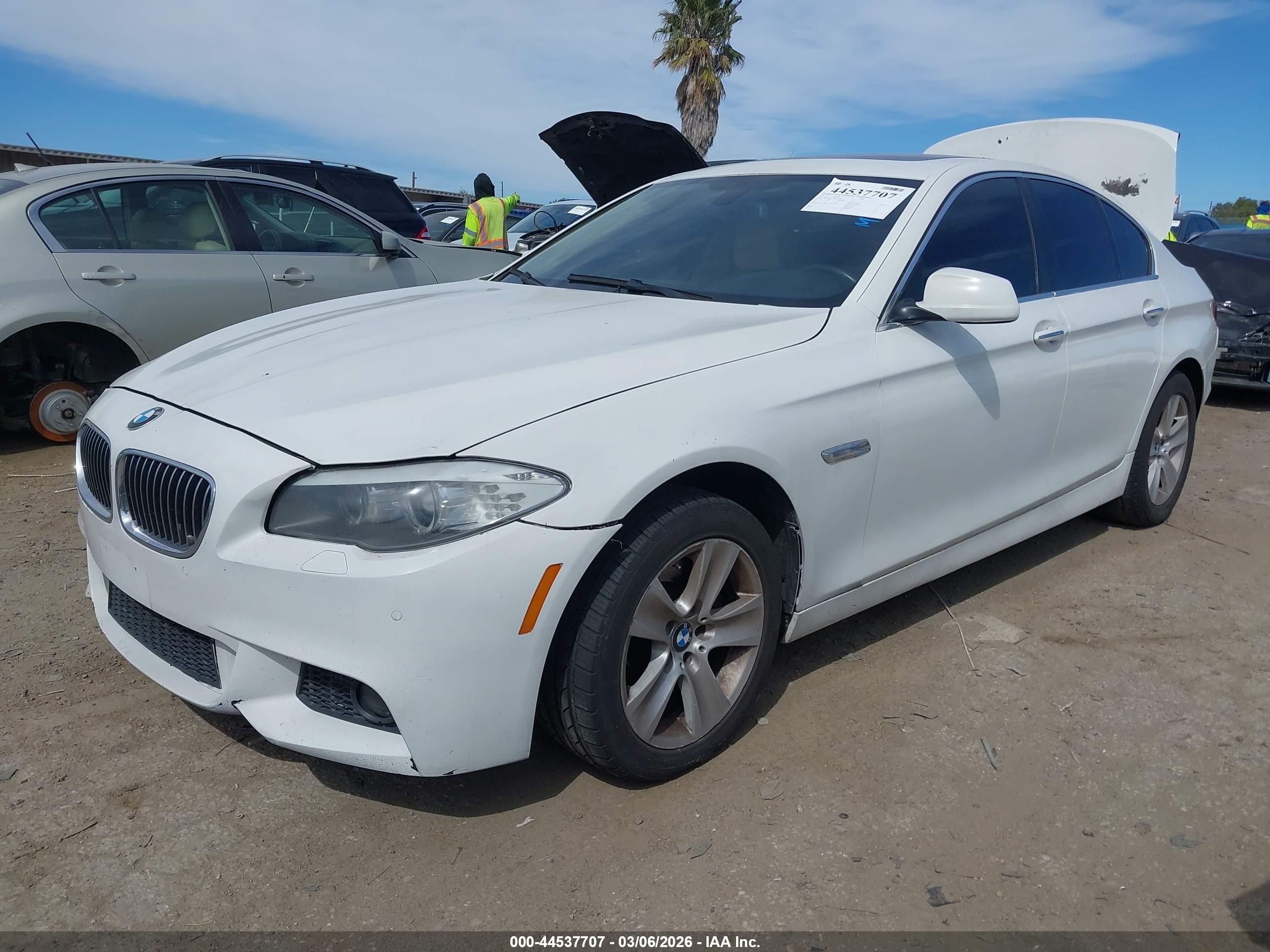 BMW 528I image 2