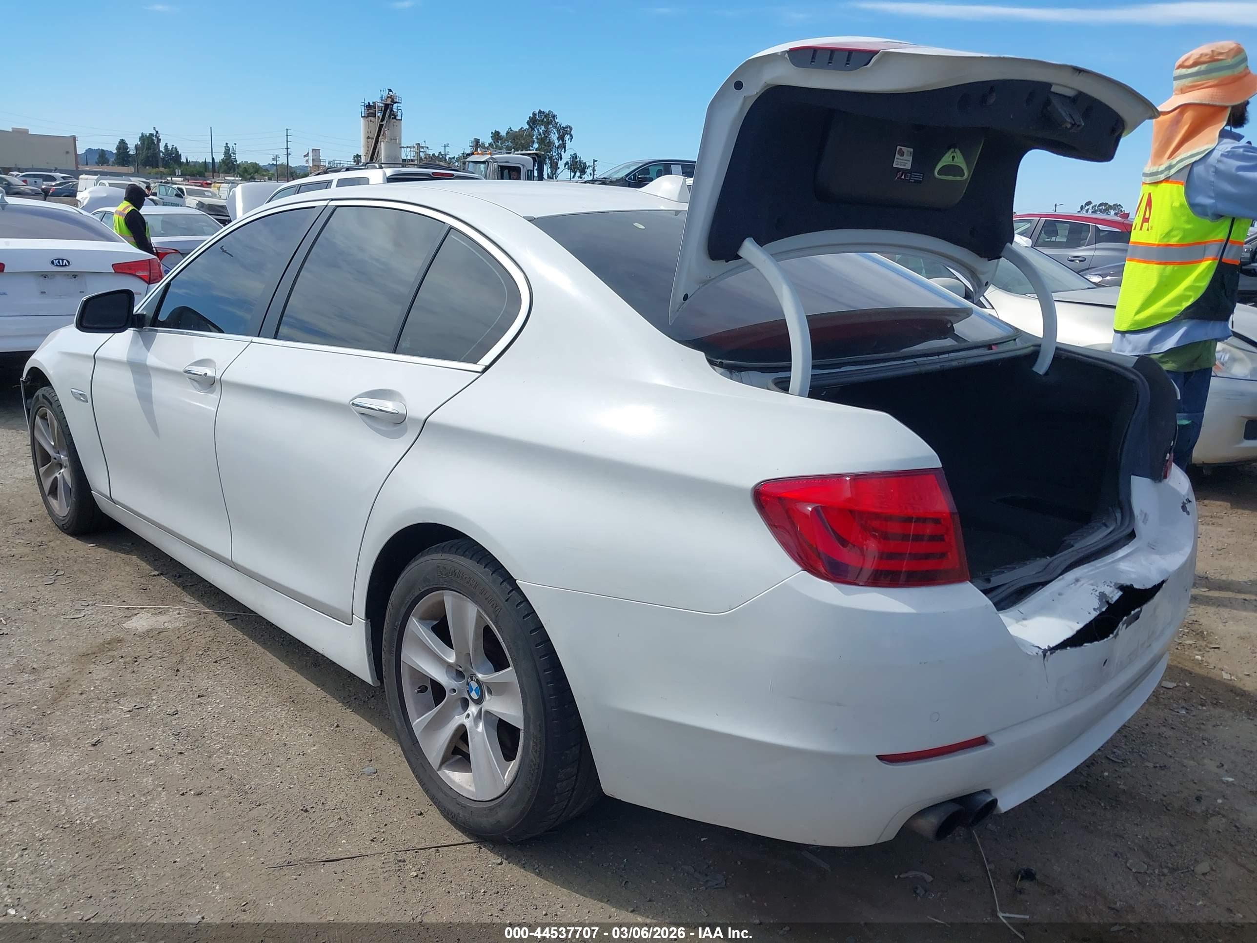 BMW 528I image 3