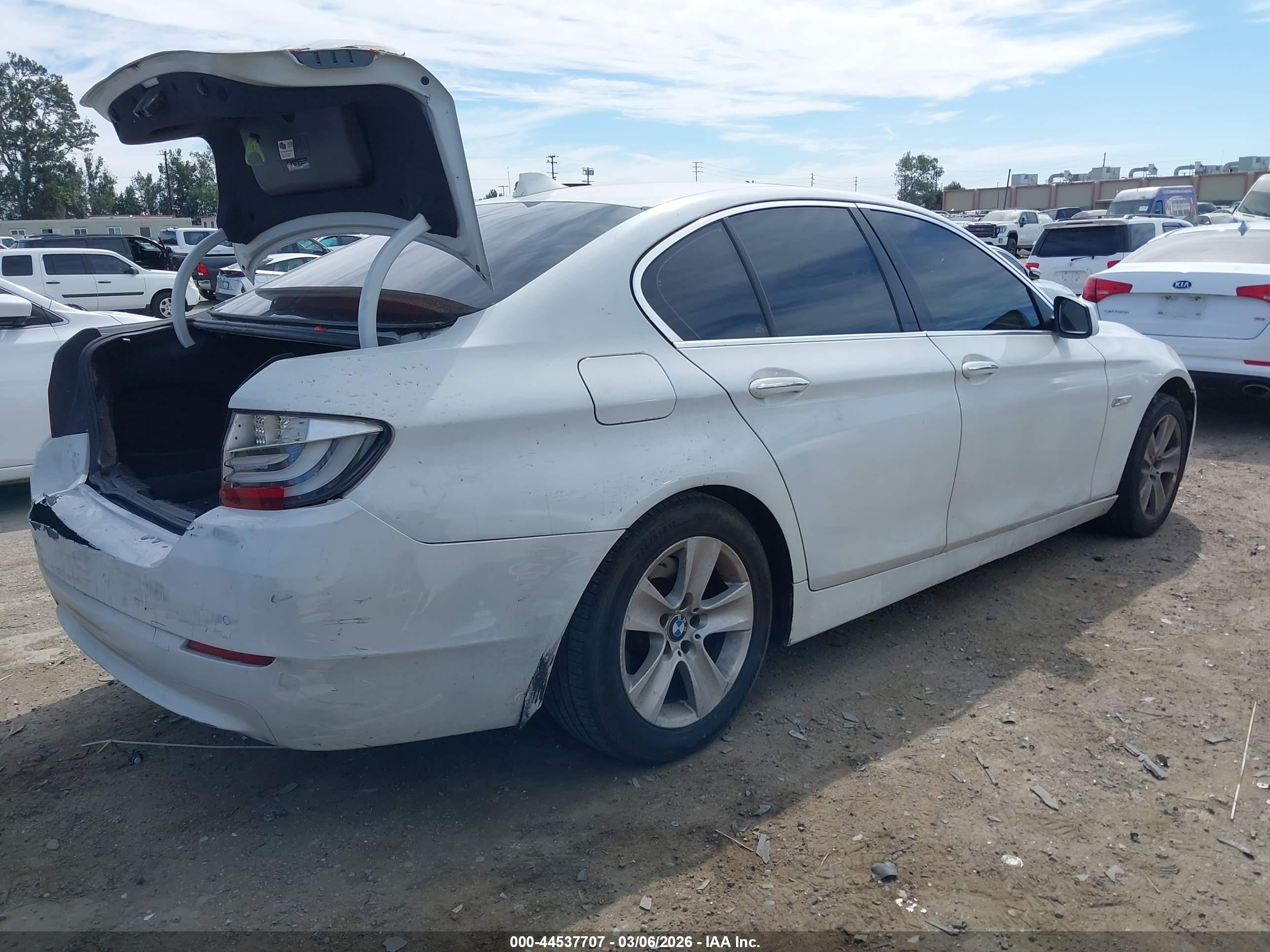 BMW 528I image 4