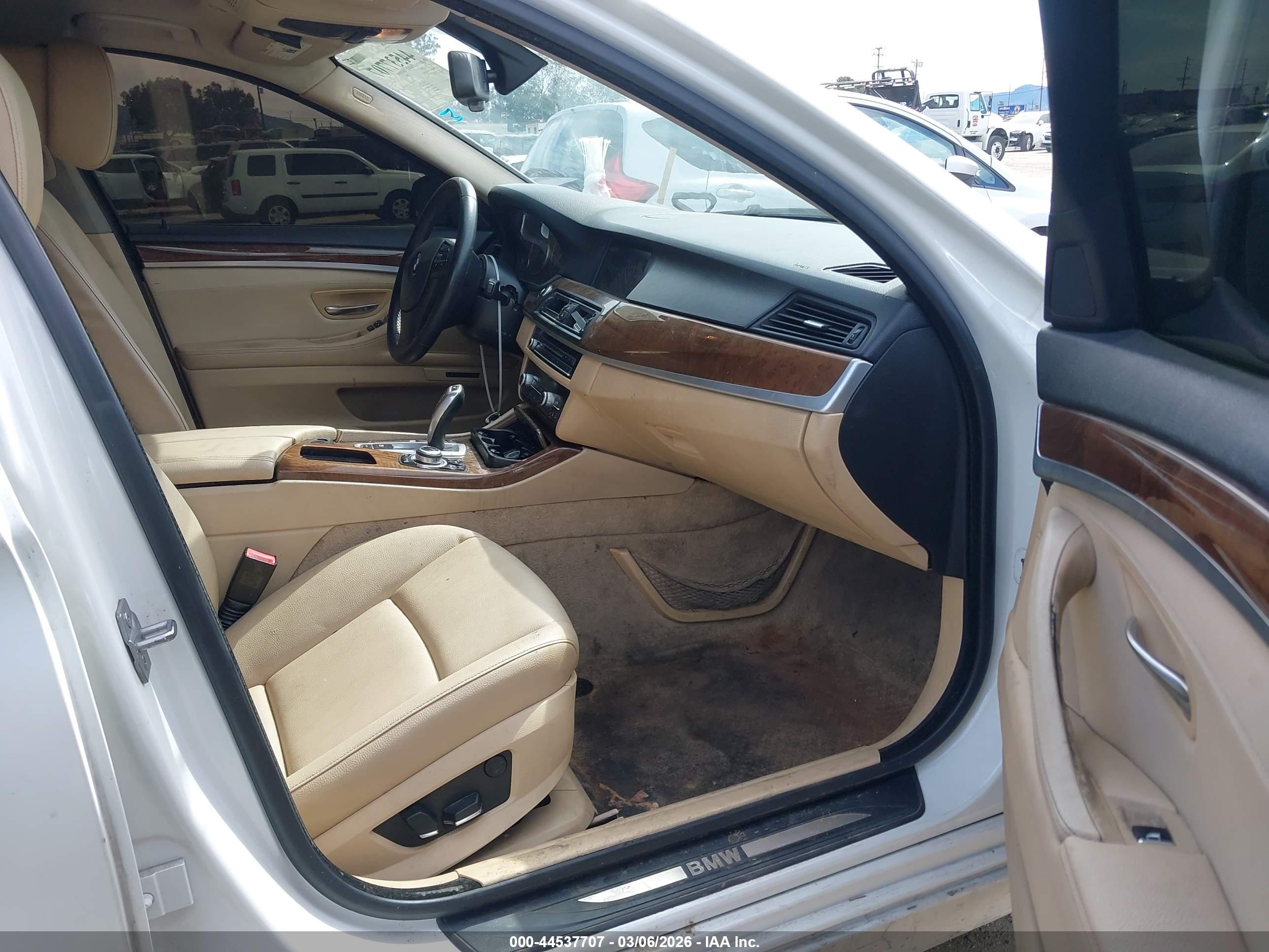 BMW 528I image 5