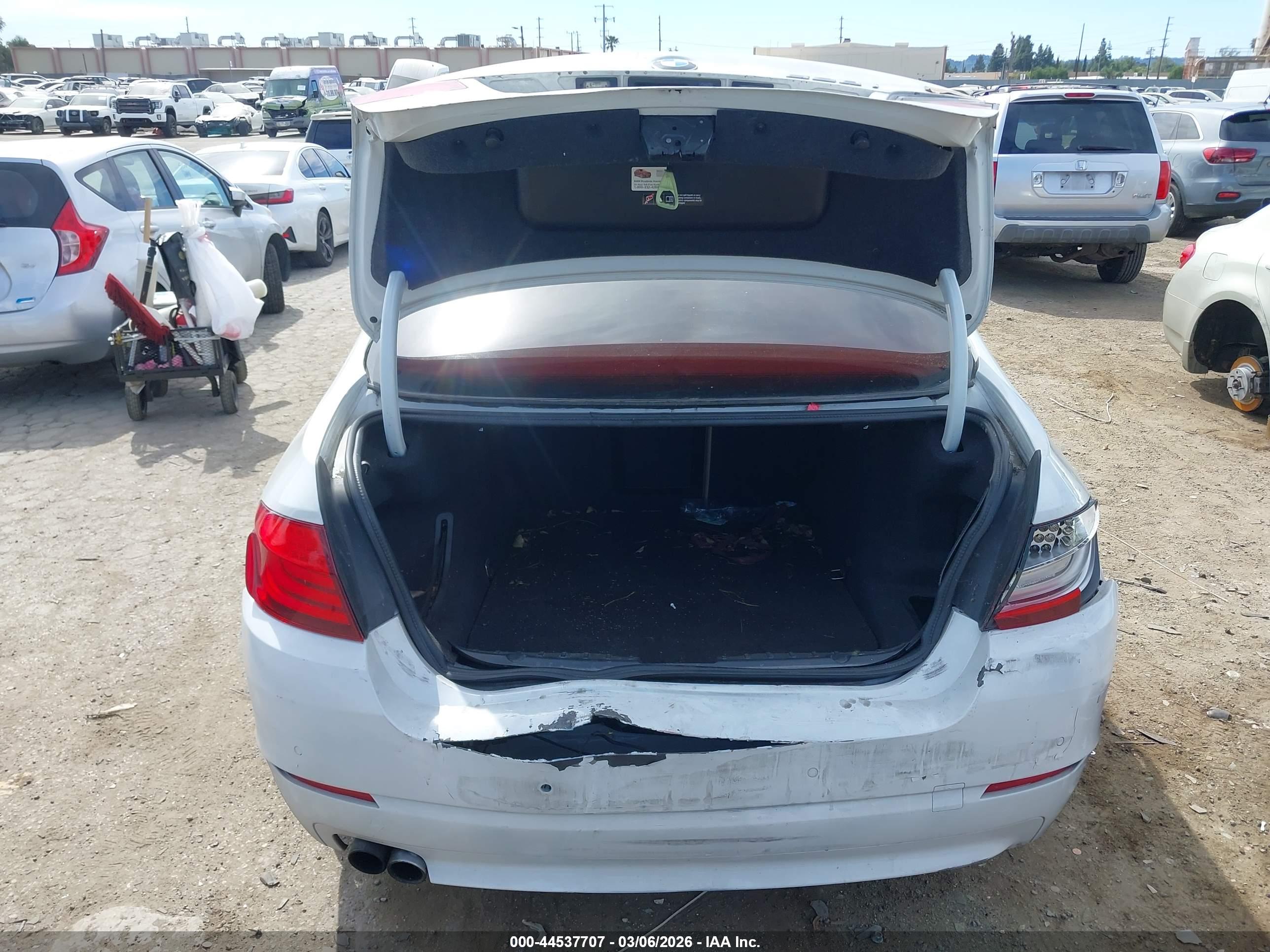 BMW 528I image 6