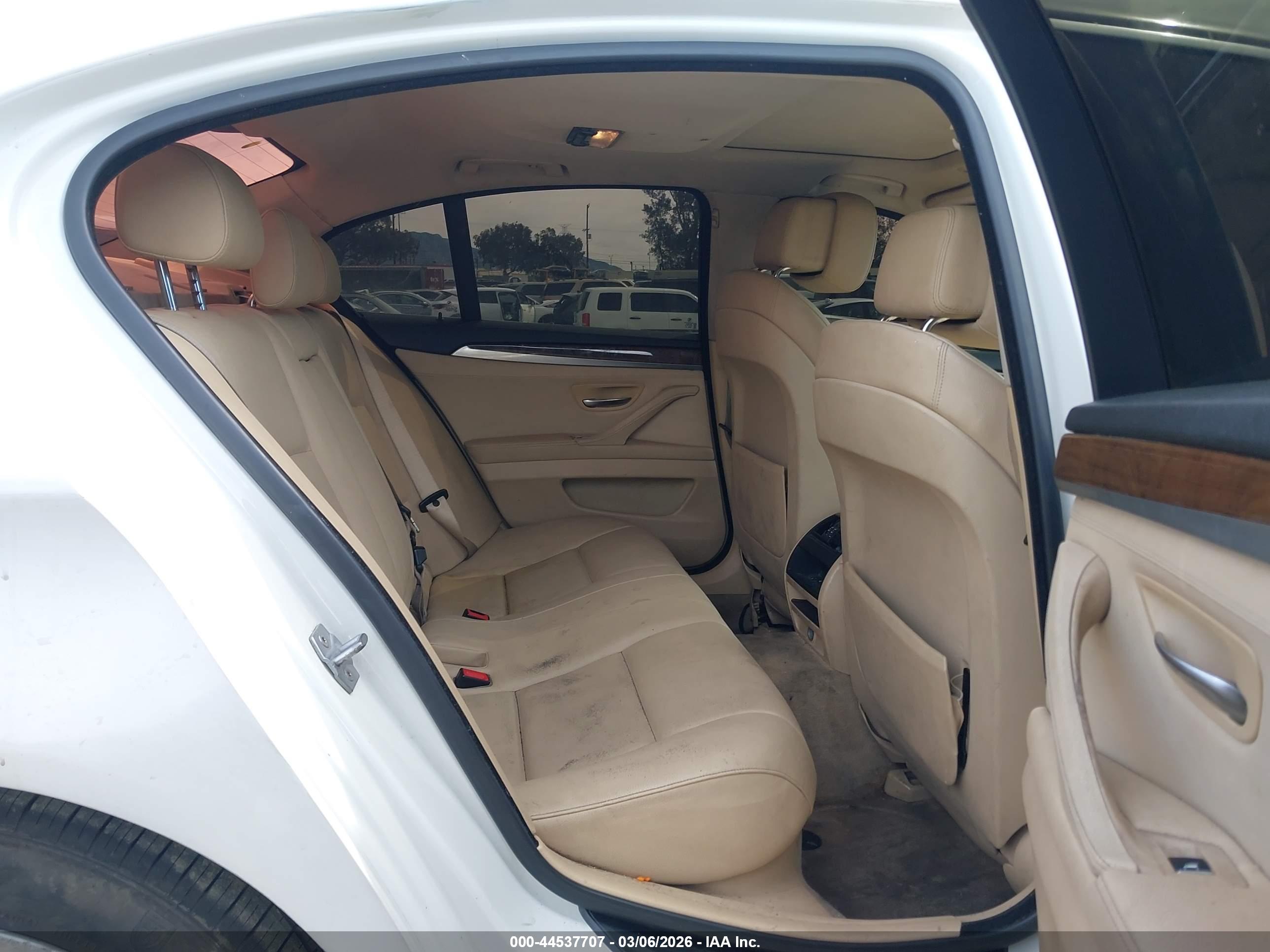 BMW 528I image 8