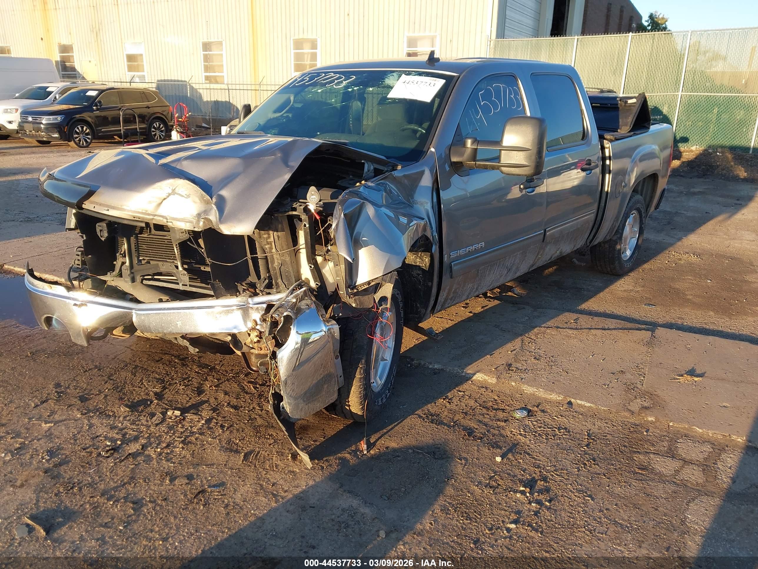 GMC SIERRA image 2