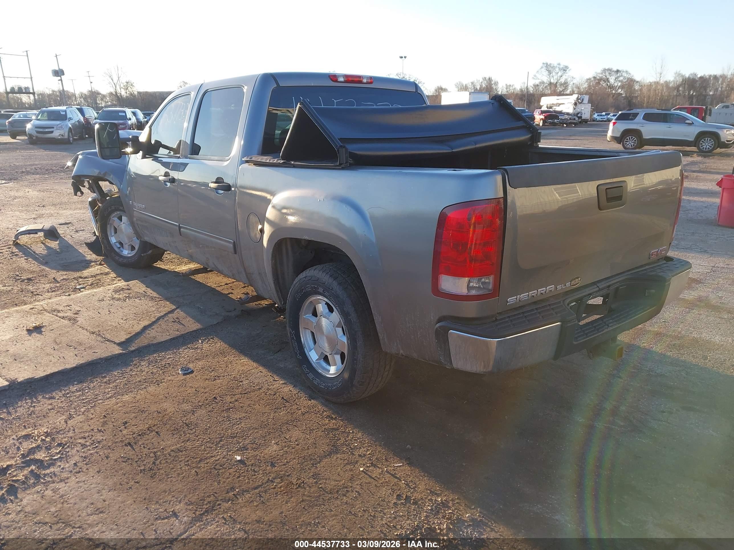 GMC SIERRA image 3