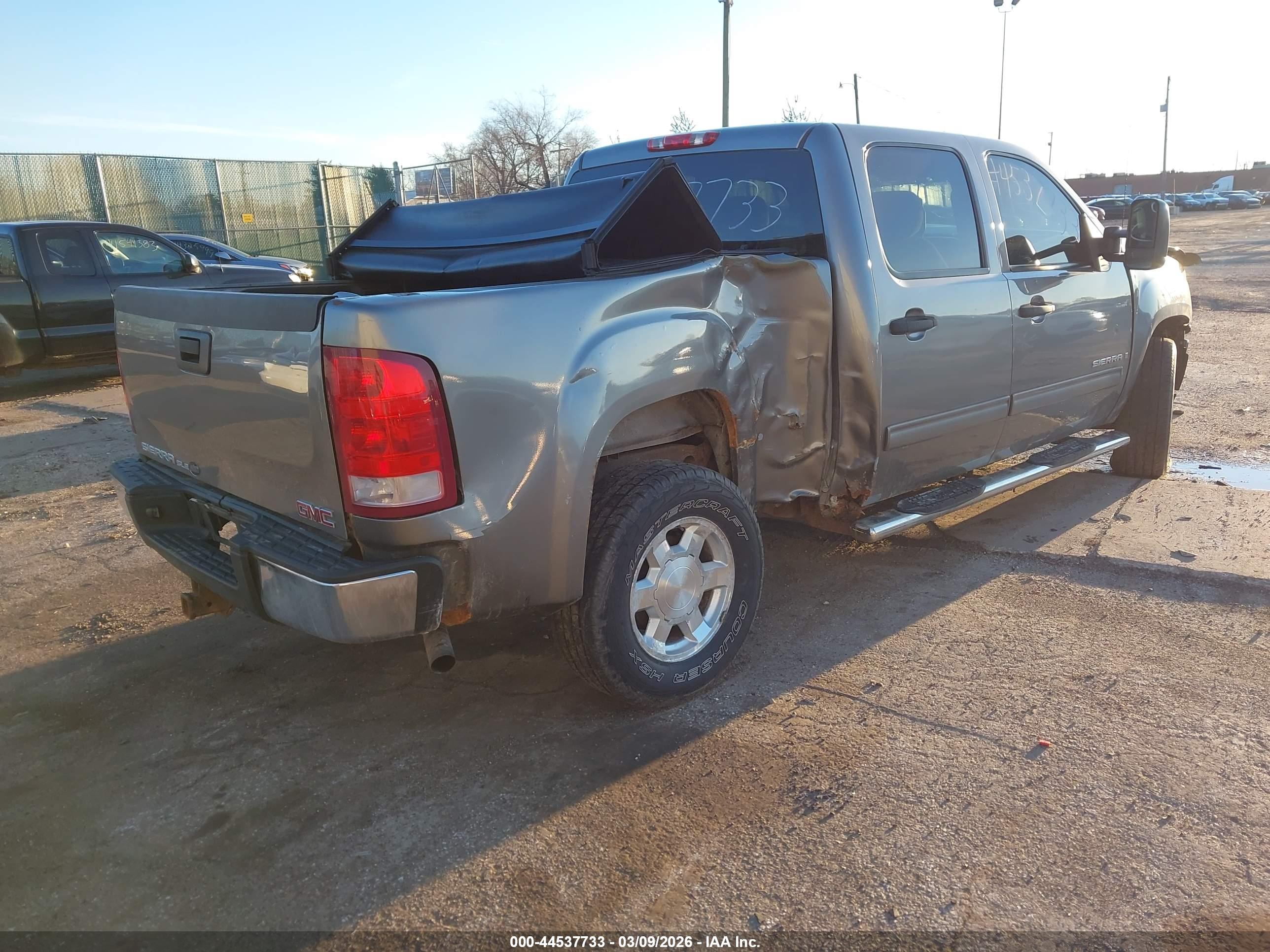 GMC SIERRA image 4