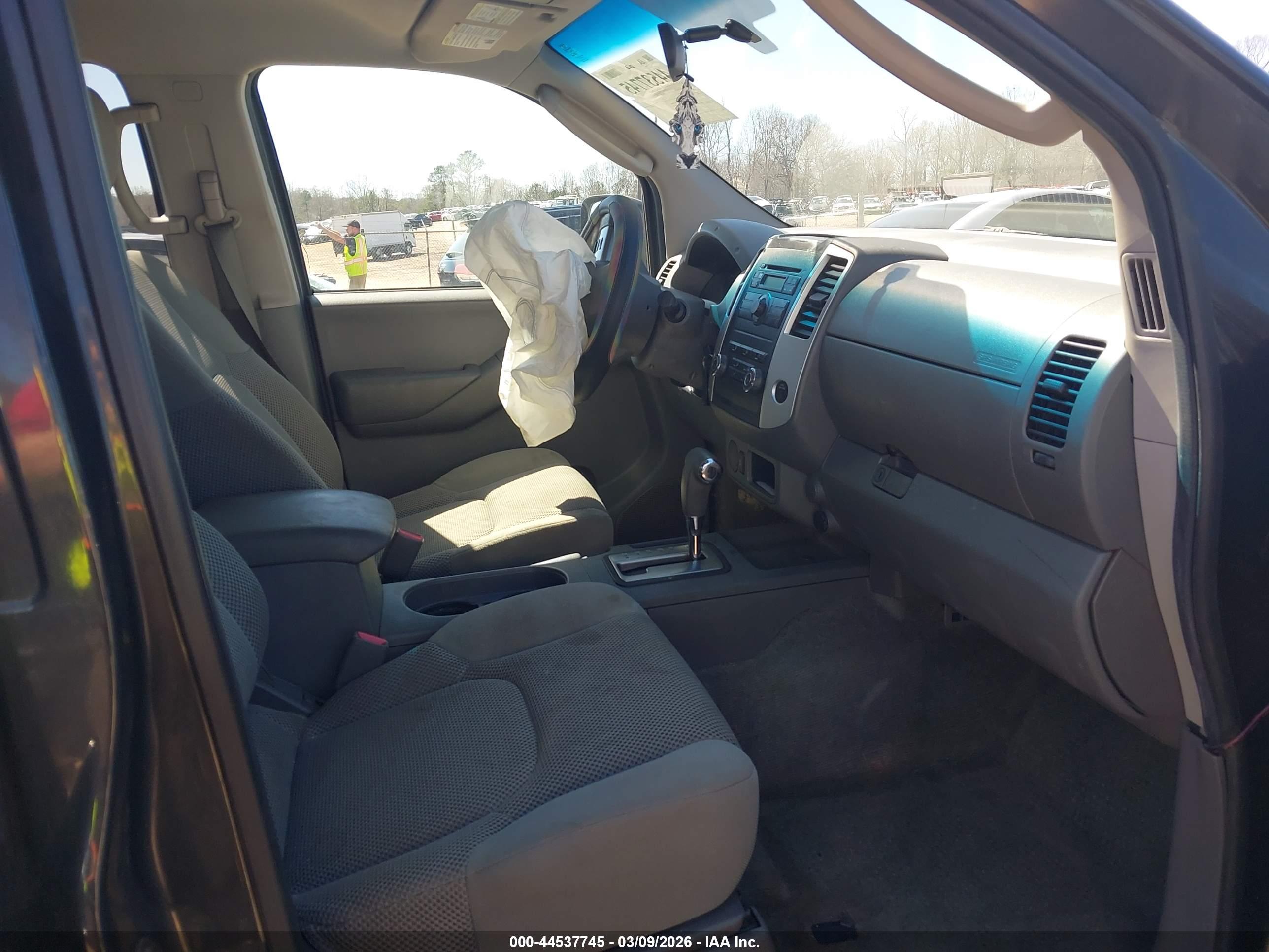 NISSAN FRONTIER image 5