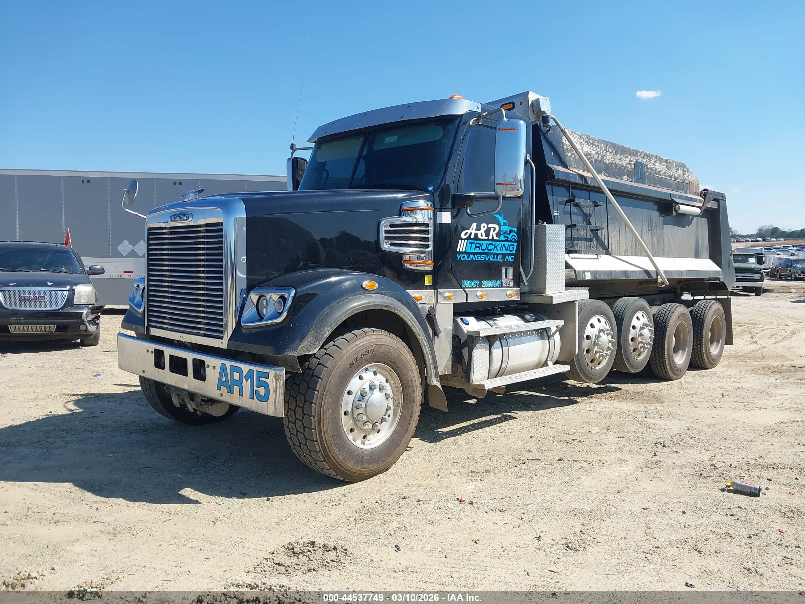 FREIGHTLINER SD122 image 2