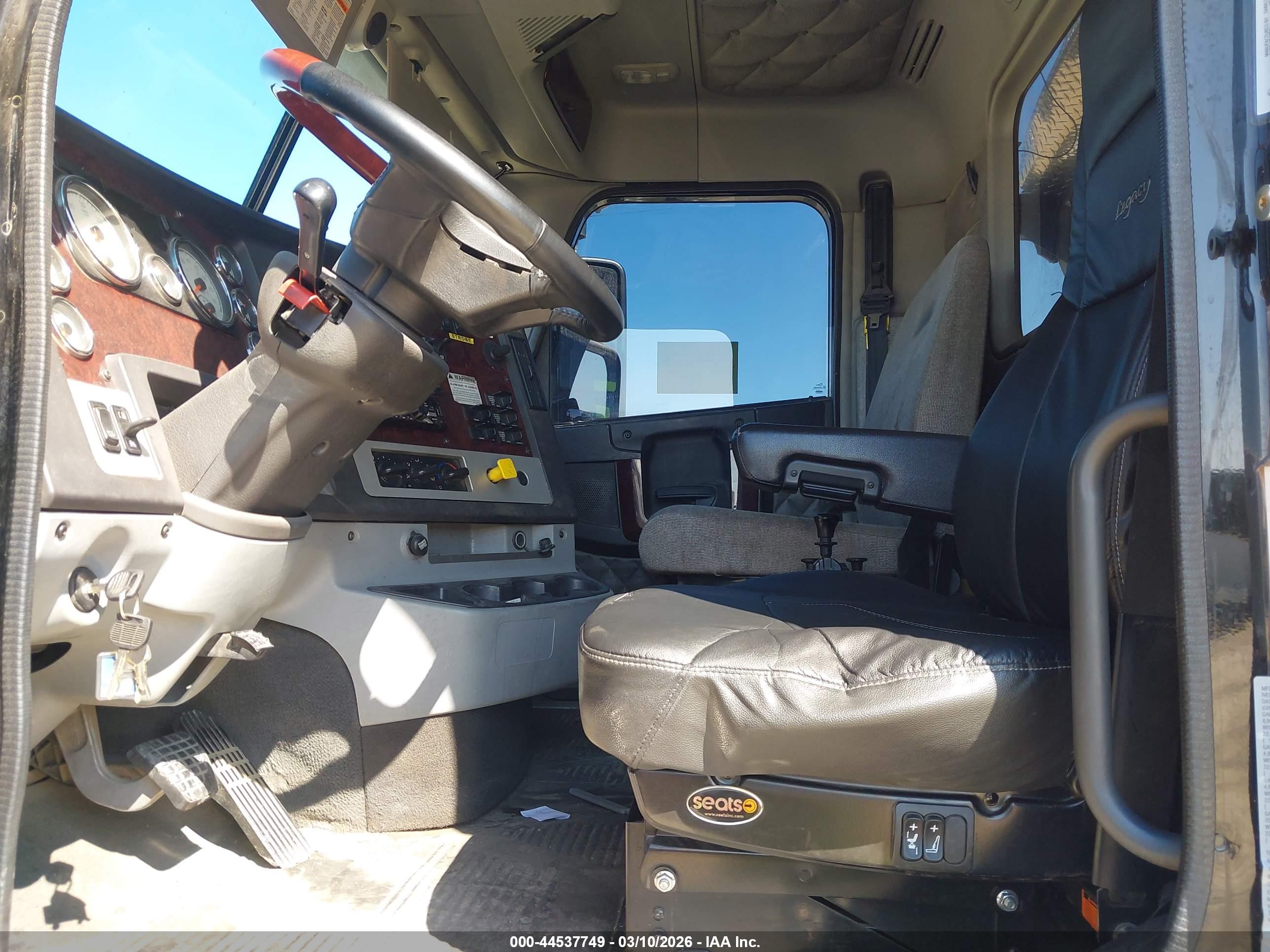 FREIGHTLINER SD122 image 7