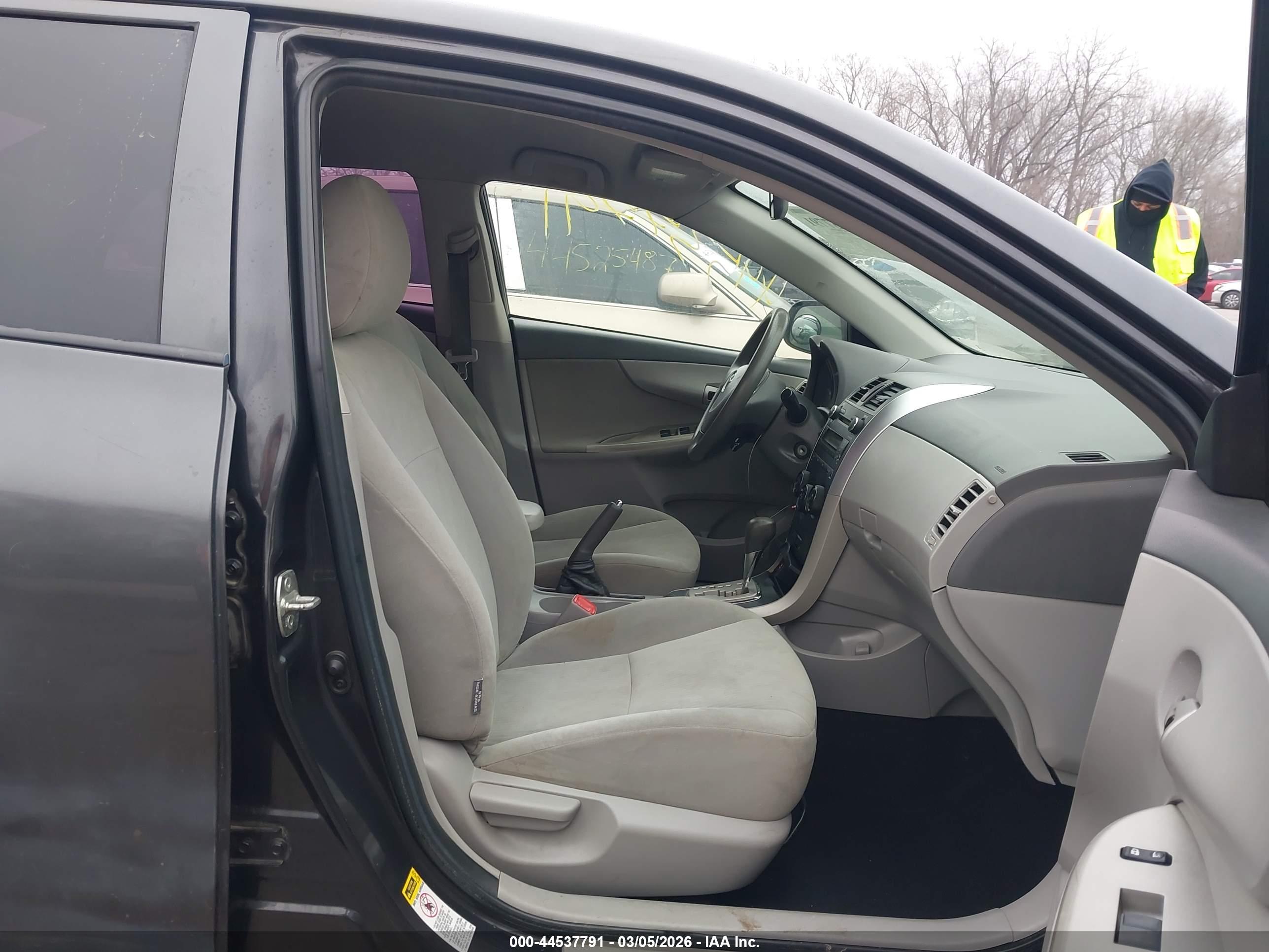 TOYOTA COROLLA image 5