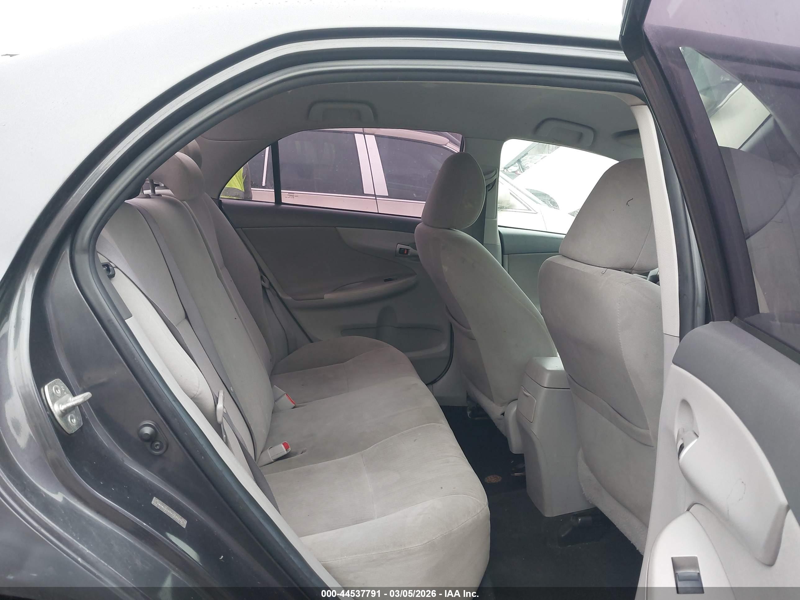 TOYOTA COROLLA image 8