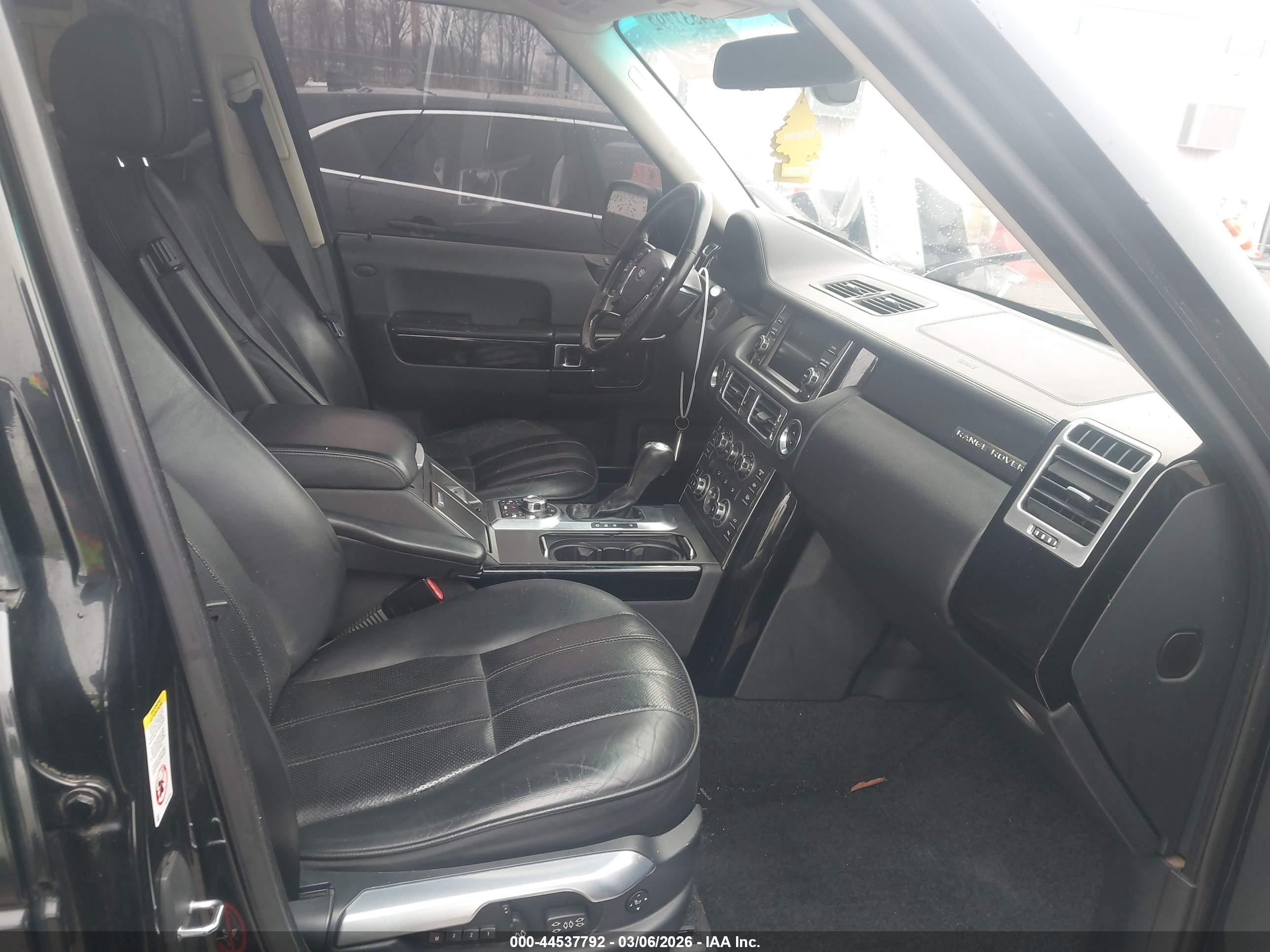 LAND ROVER image 5