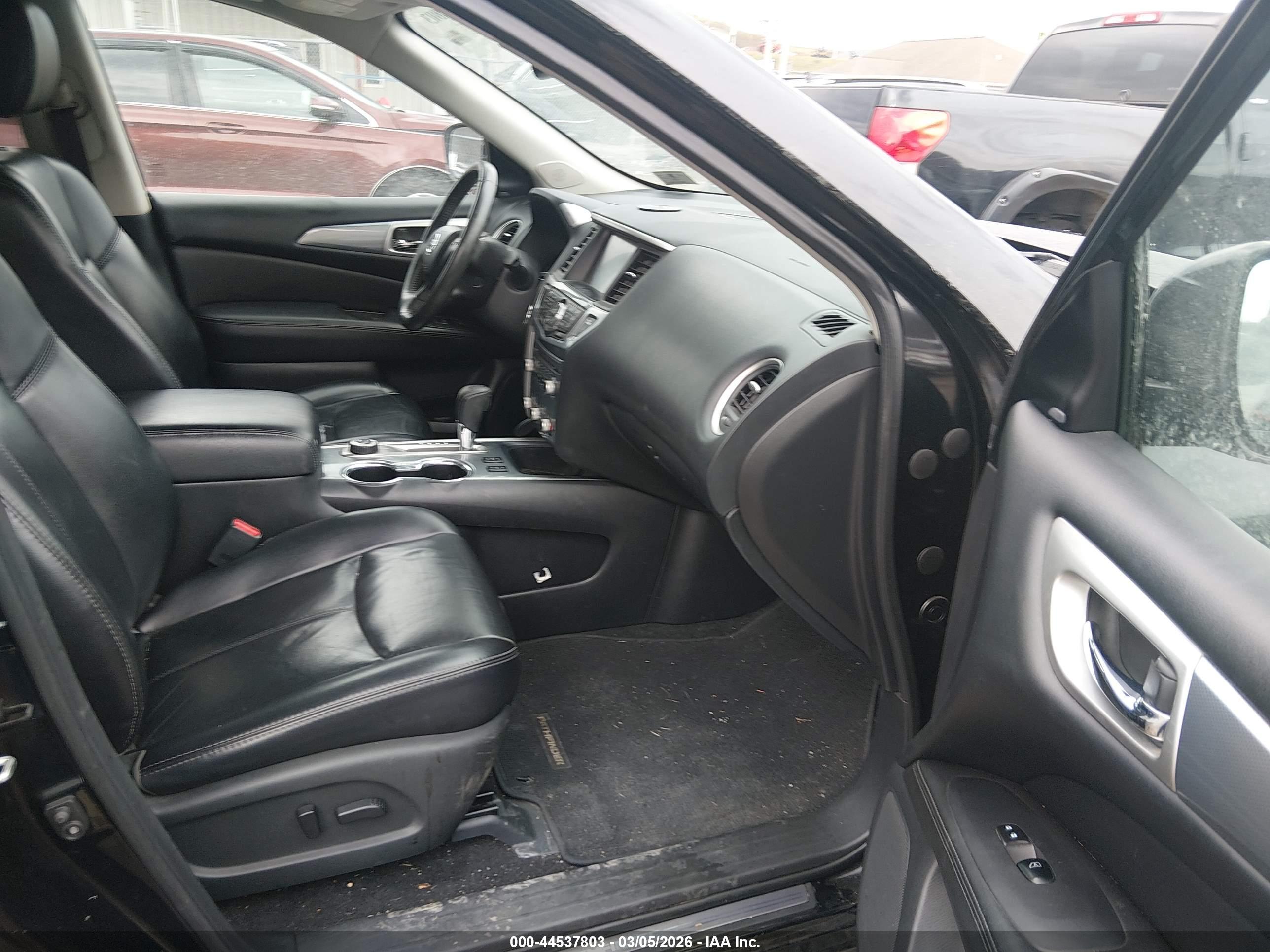NISSAN PATHFINDER image 5