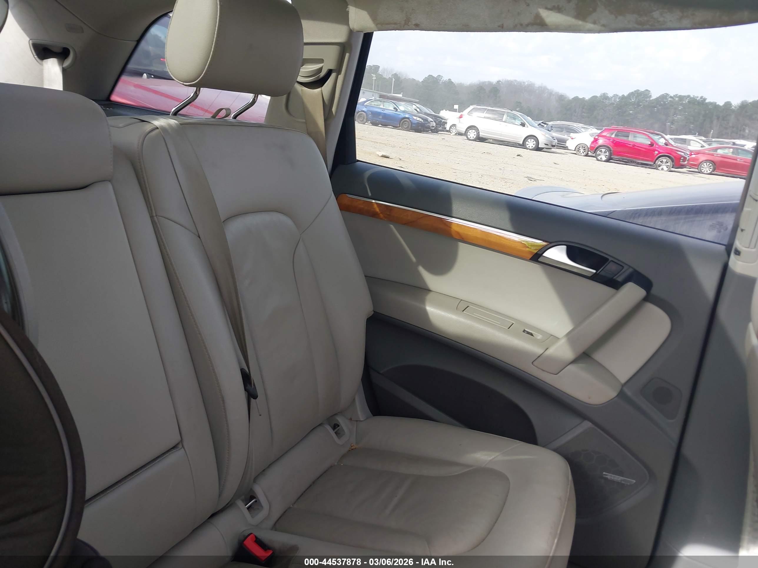 AUDI Q7 image 8
