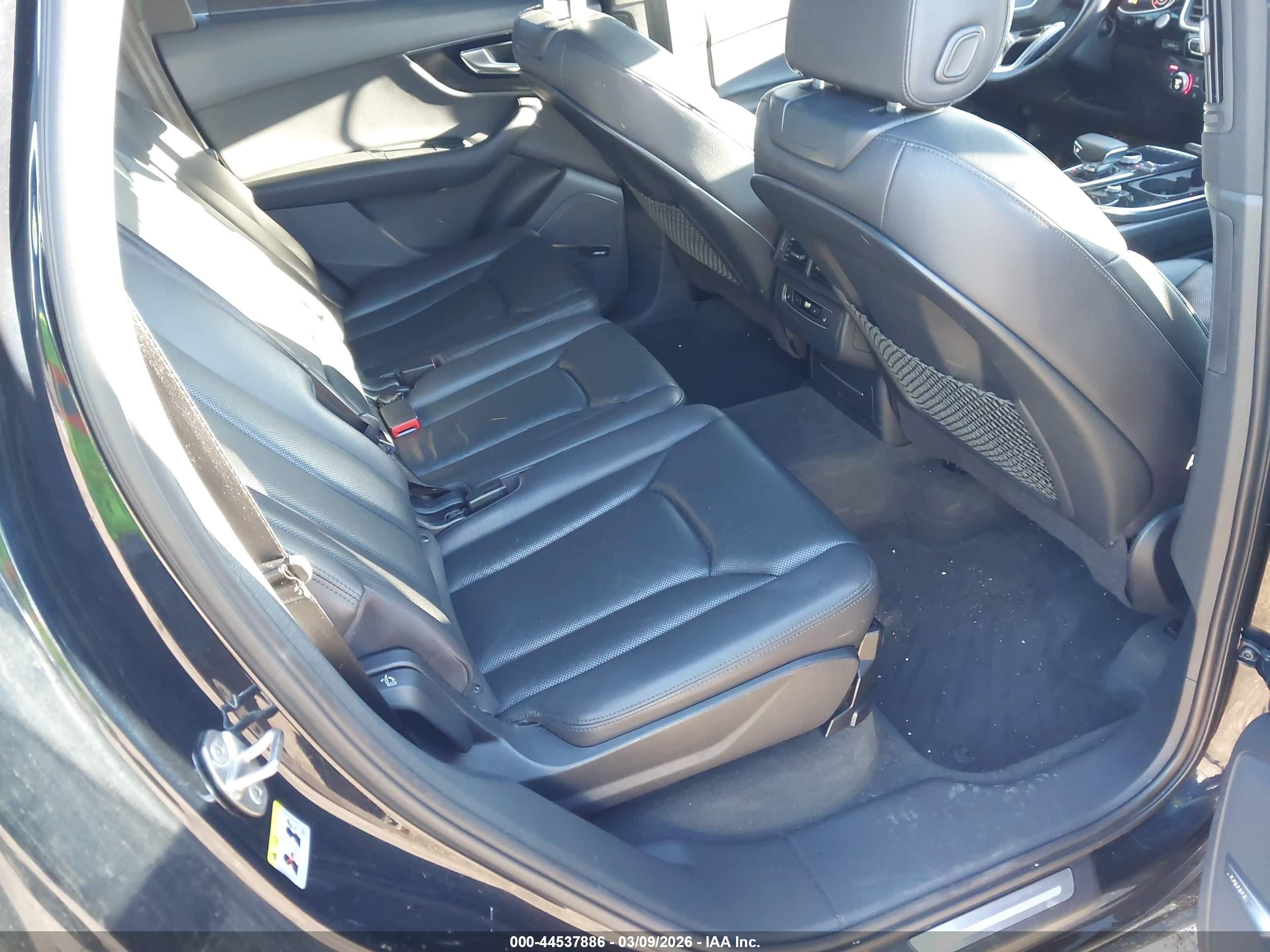 AUDI Q7 image 8