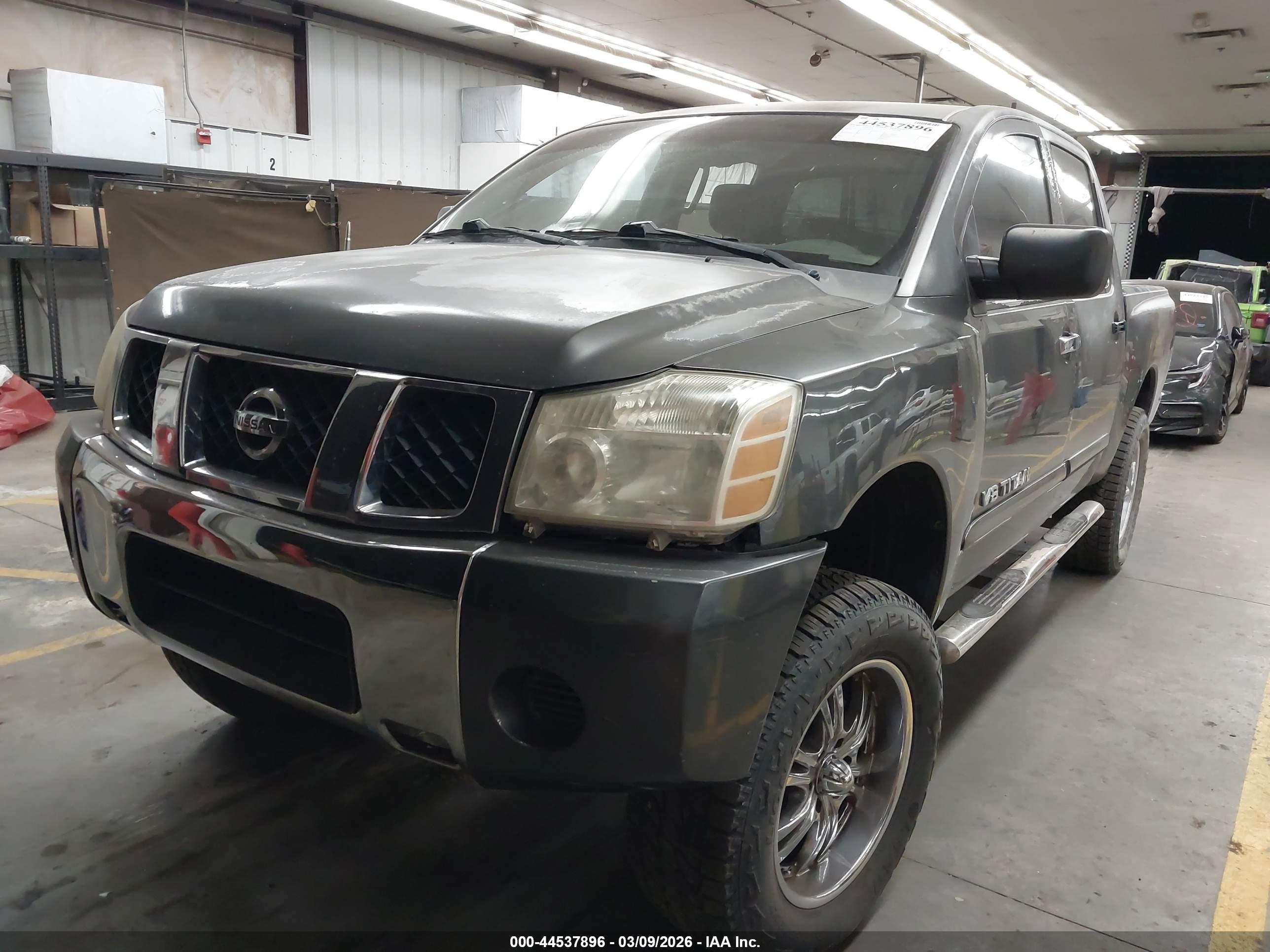 NISSAN TITAN image 2