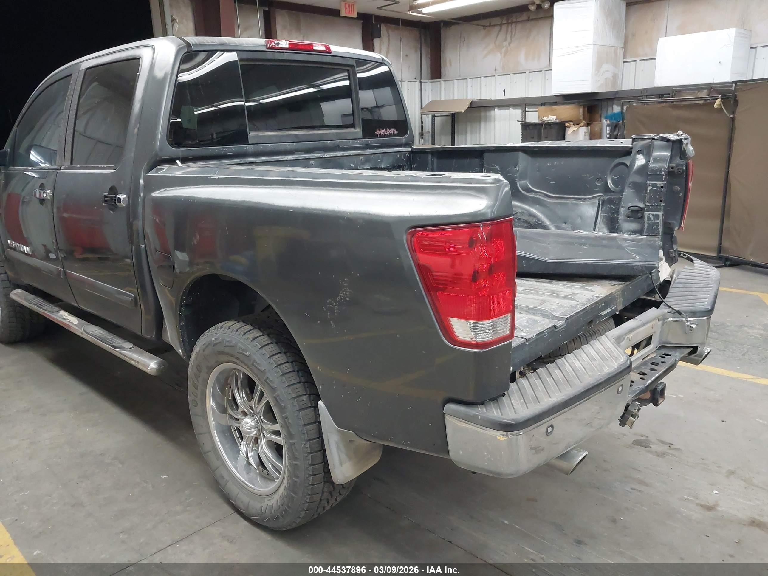NISSAN TITAN image 6