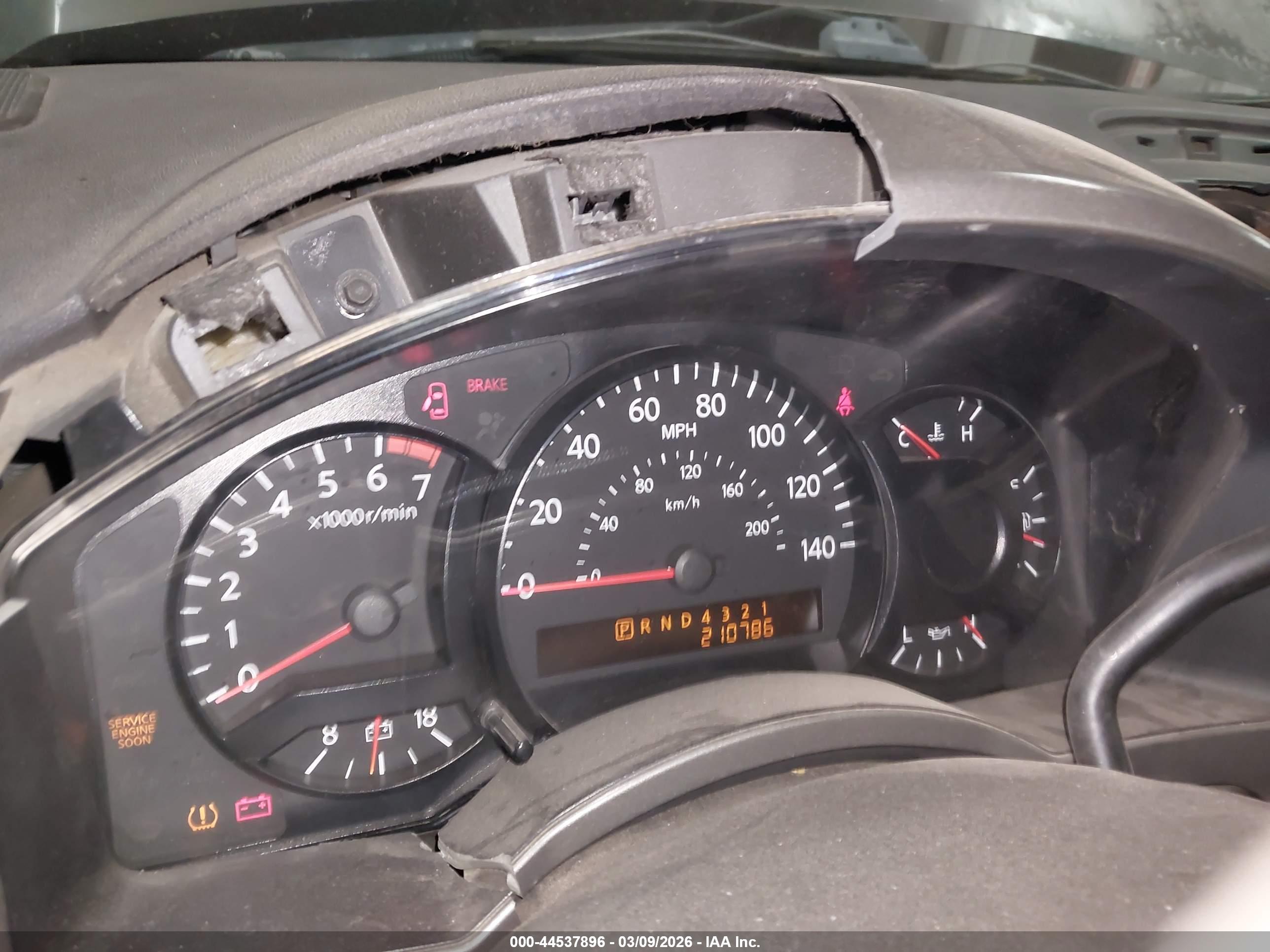 NISSAN TITAN image 7
