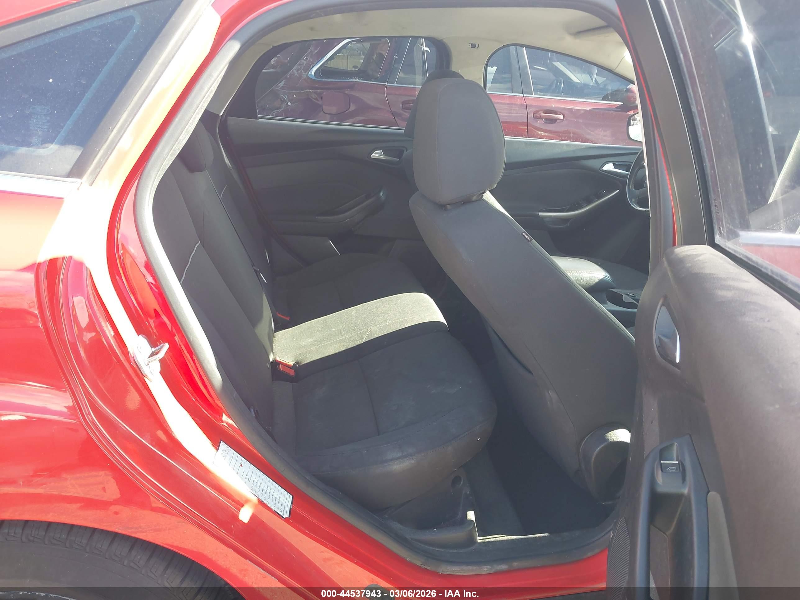 FORD FOCUS image 8