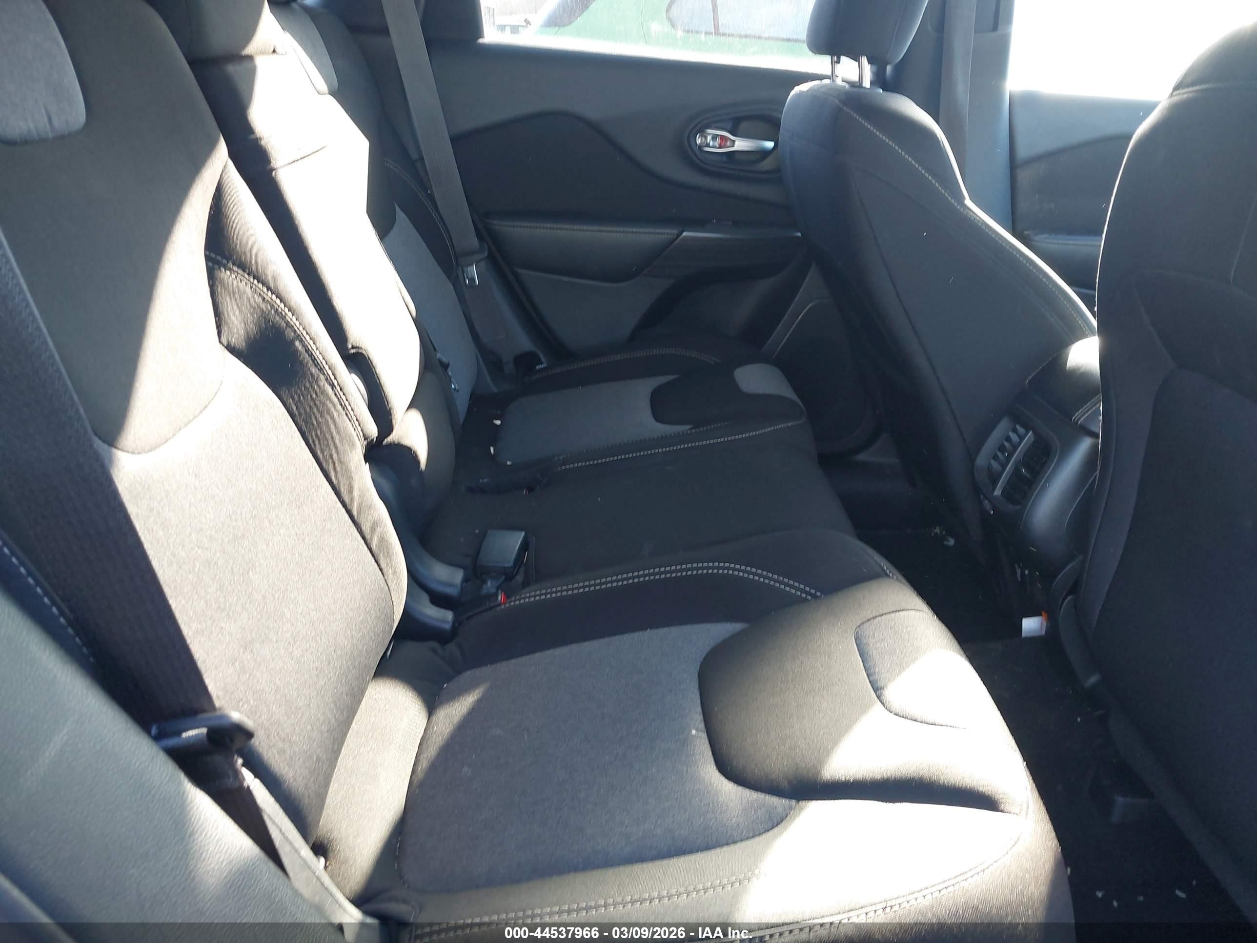 JEEP CHEROKEE image 8