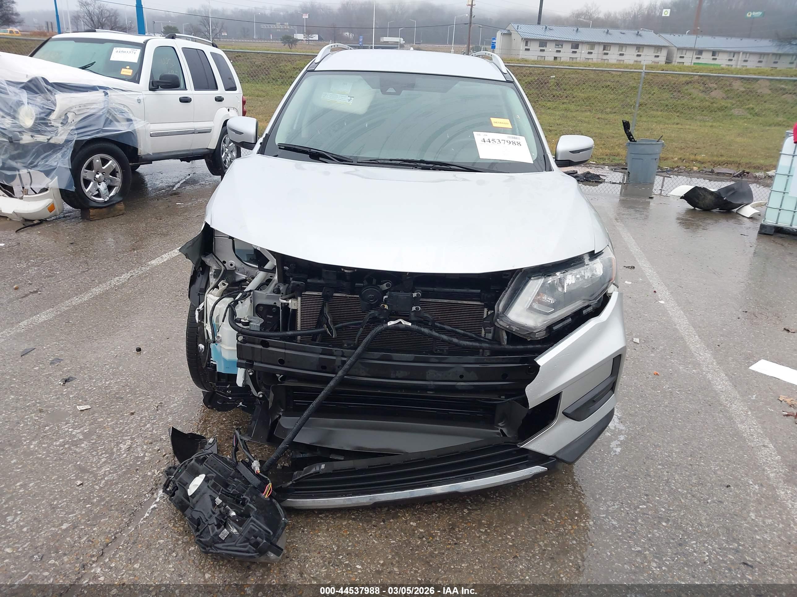 NISSAN ROGUE image 6