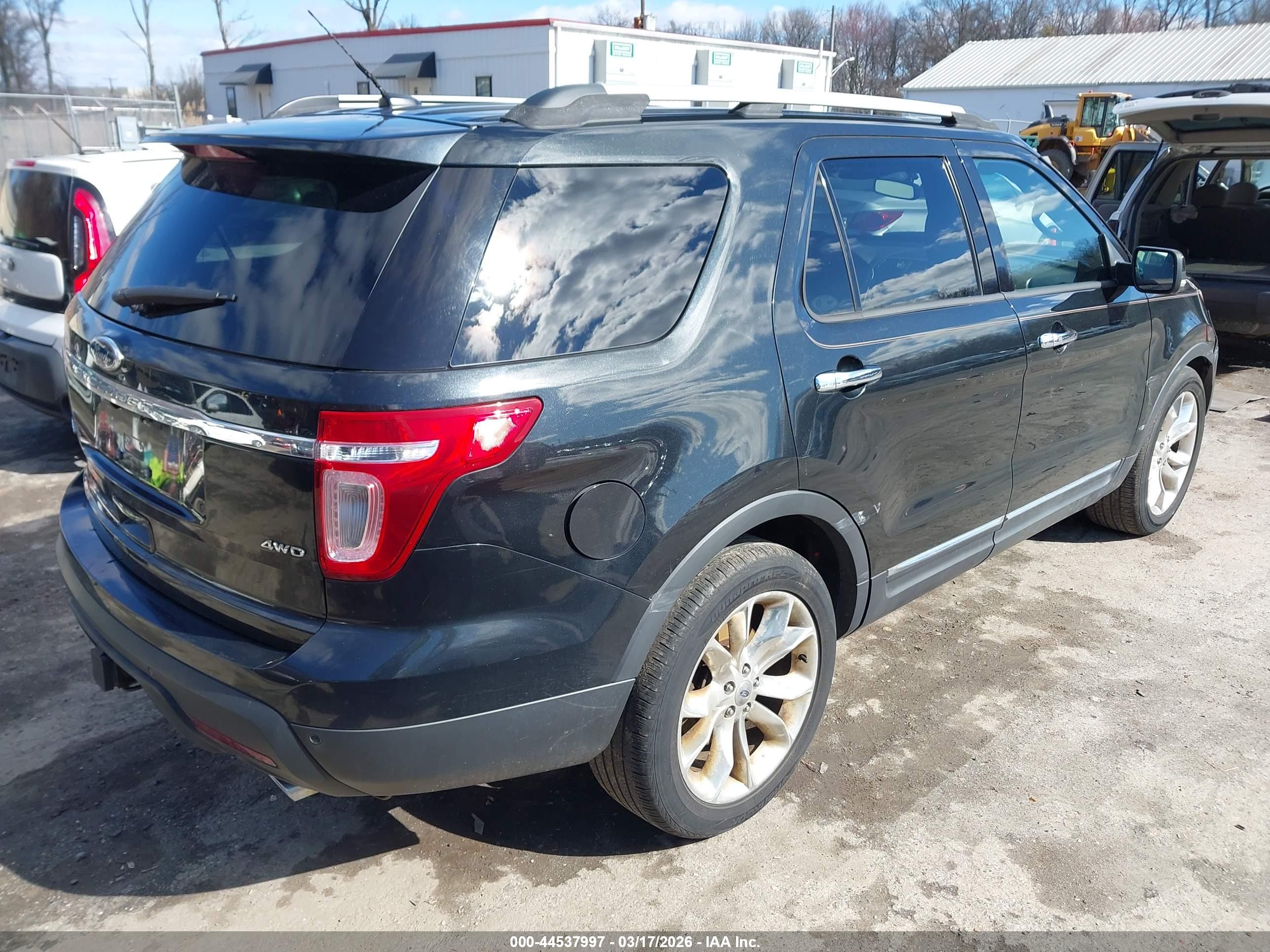 FORD EXPLORER image 4