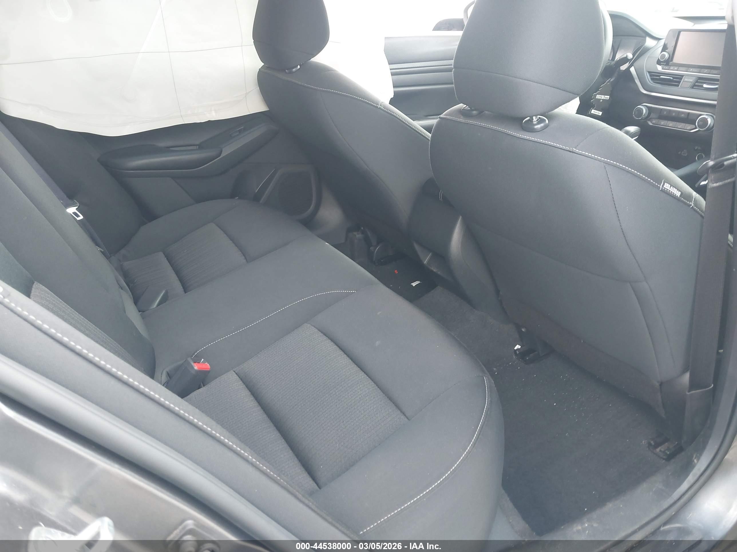 NISSAN ALTIMA image 8