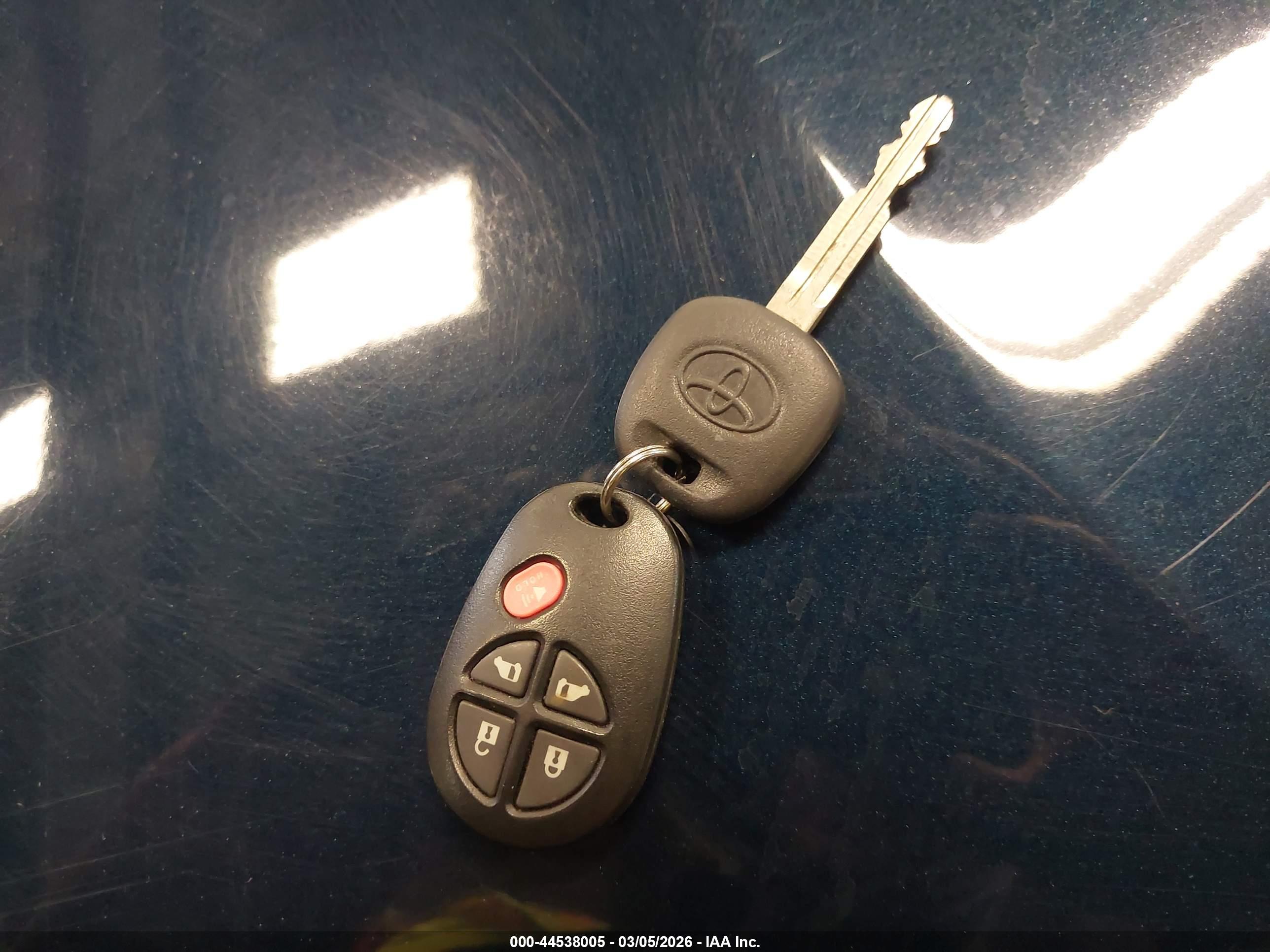 TOYOTA SIENNA image 11