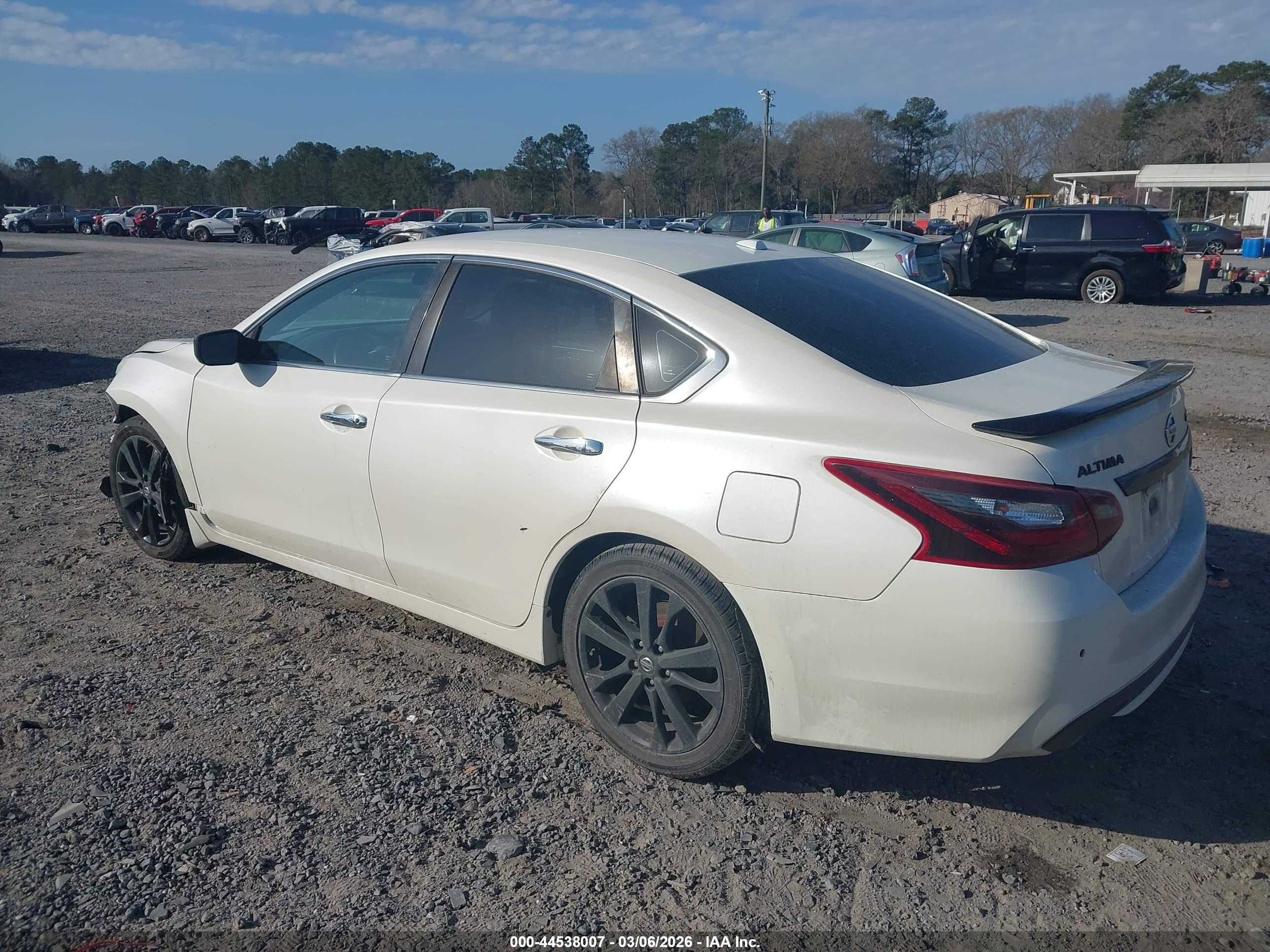 NISSAN ALTIMA image 3