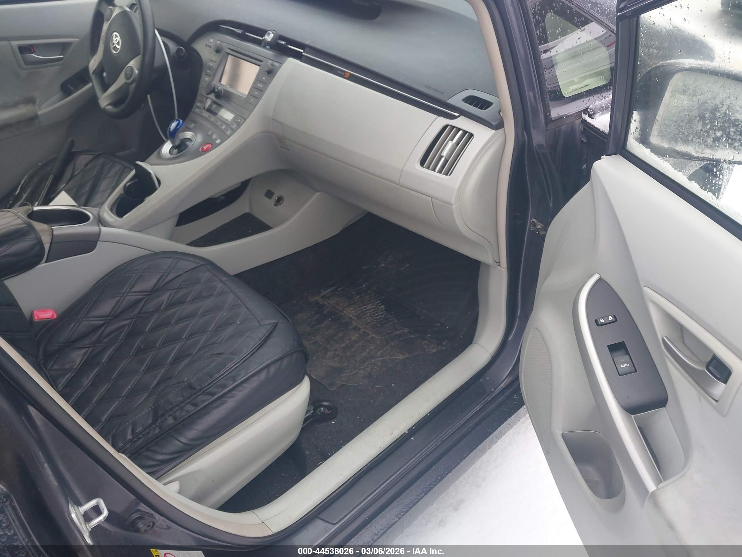 TOYOTA PRIUS image 5