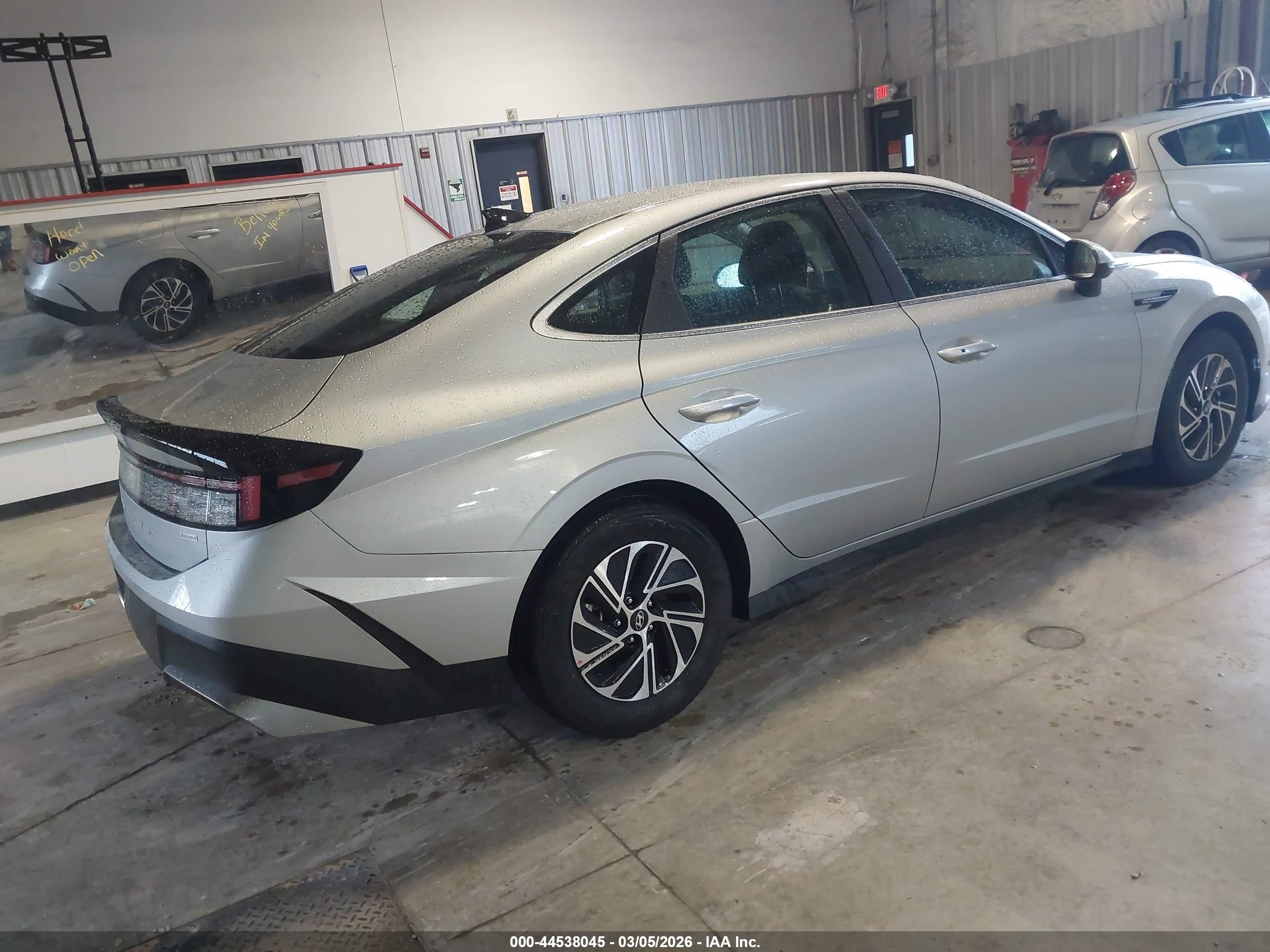HYUNDAI SONATA image 4