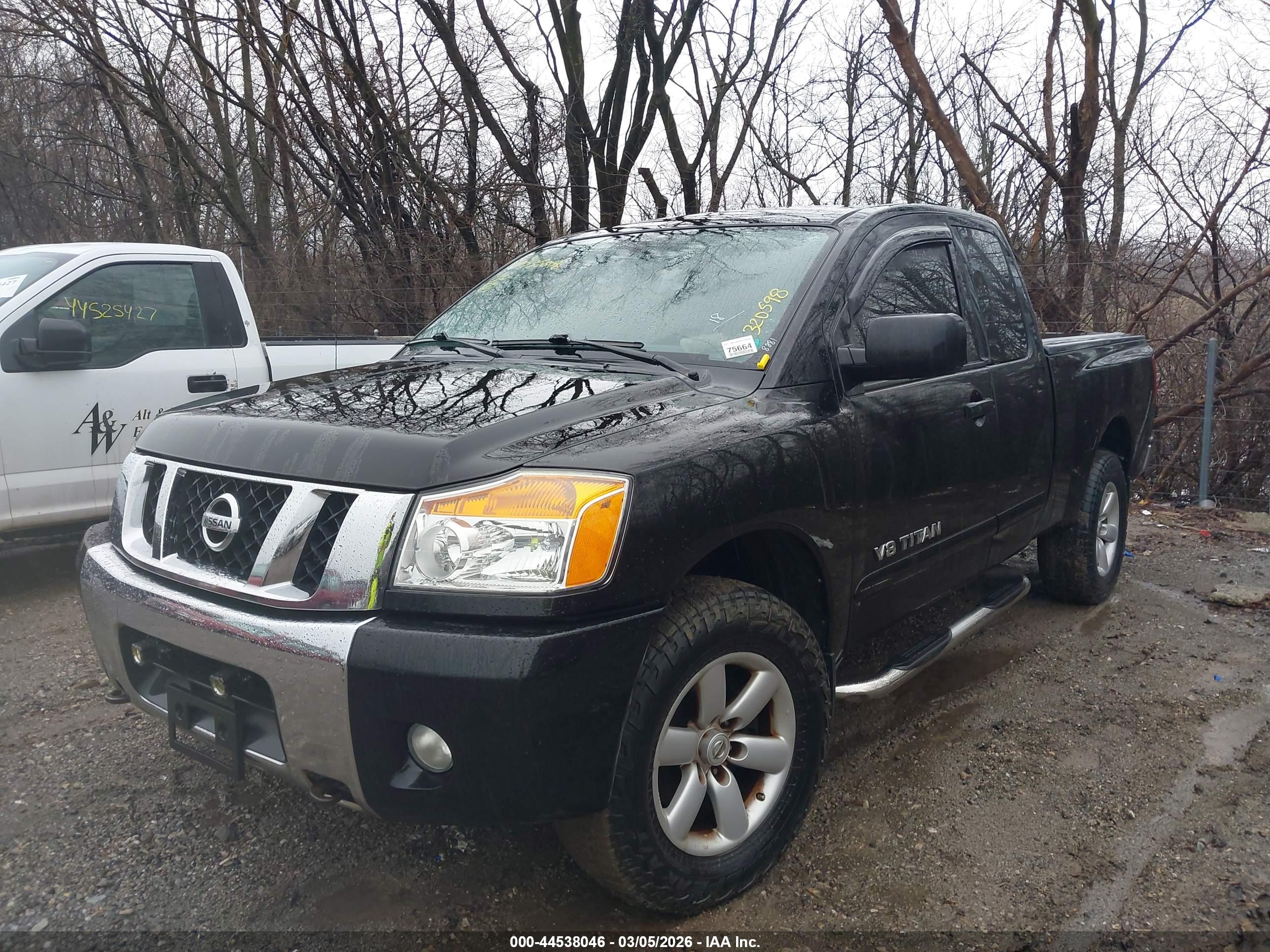 NISSAN TITAN image 2