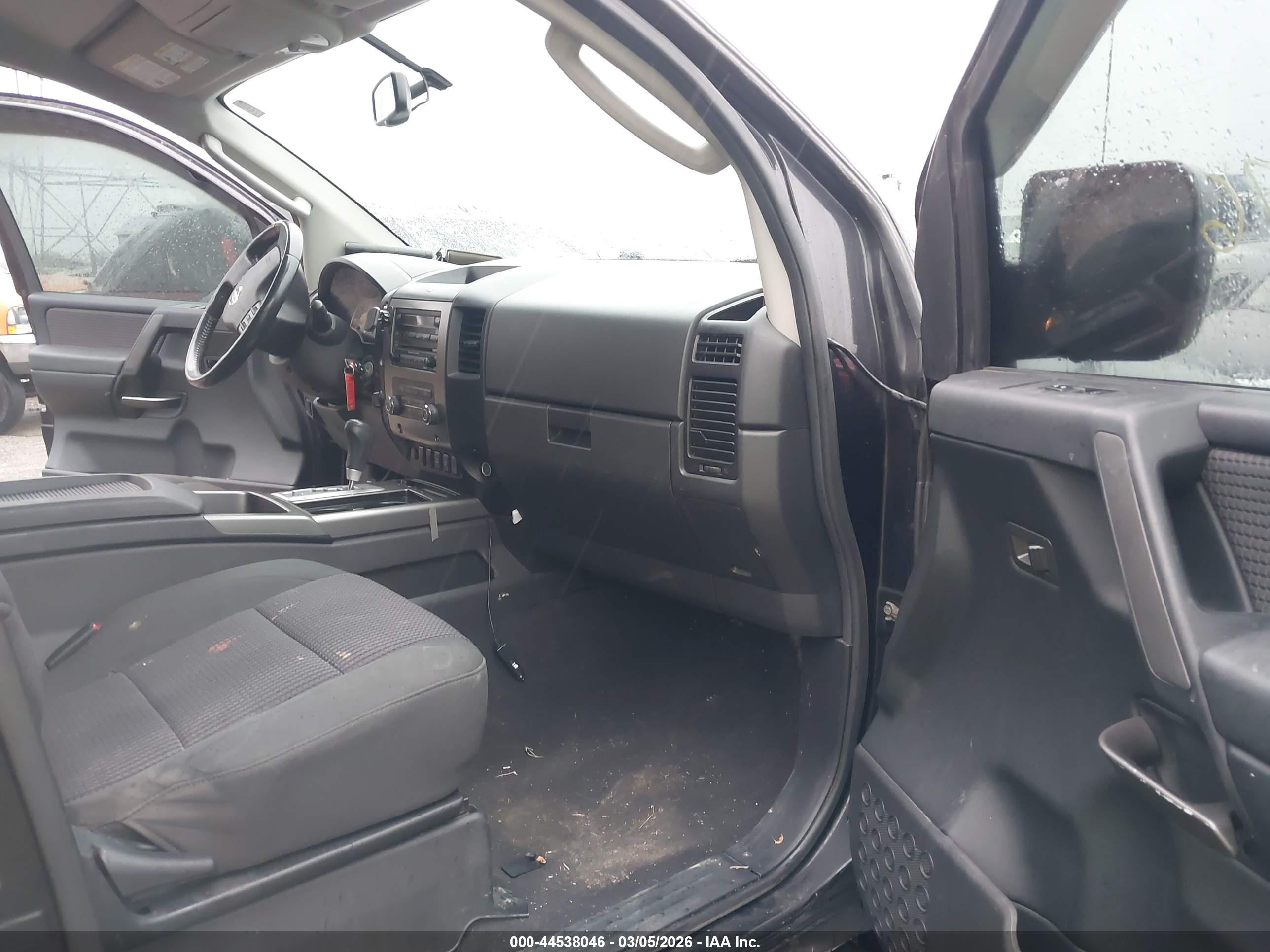 NISSAN TITAN image 5