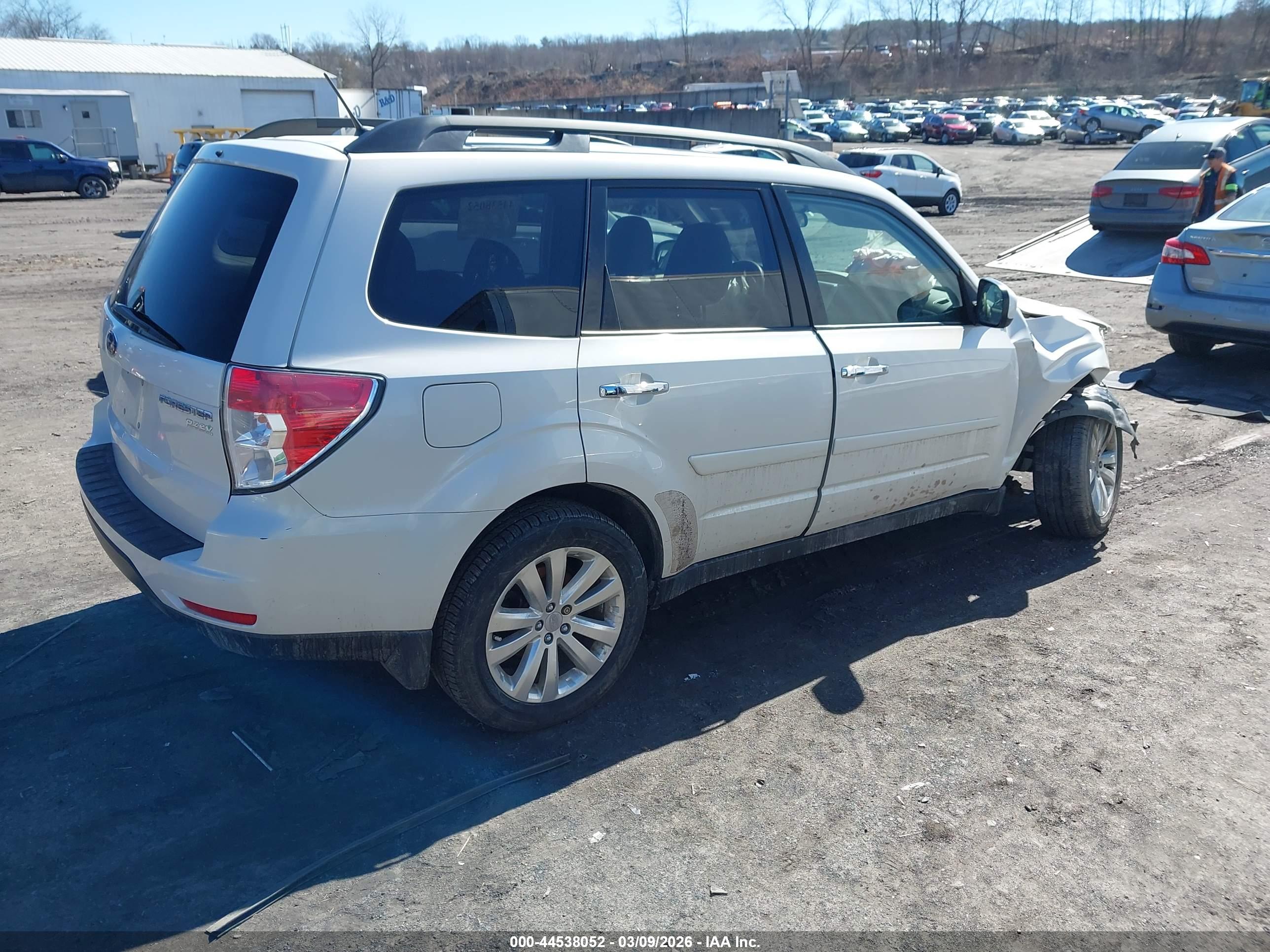 SUBARU FORESTER image 4
