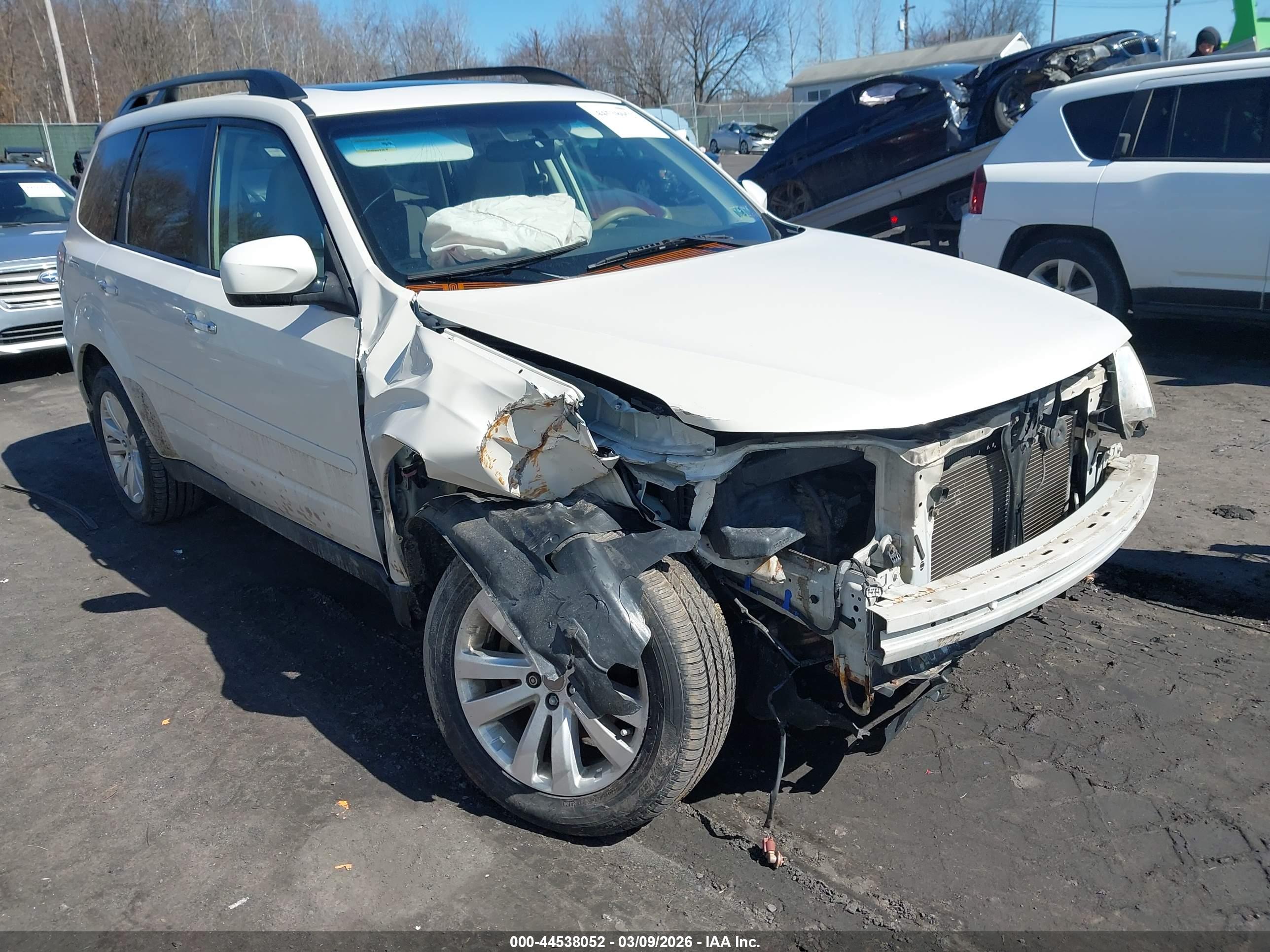 SUBARU FORESTER image 6