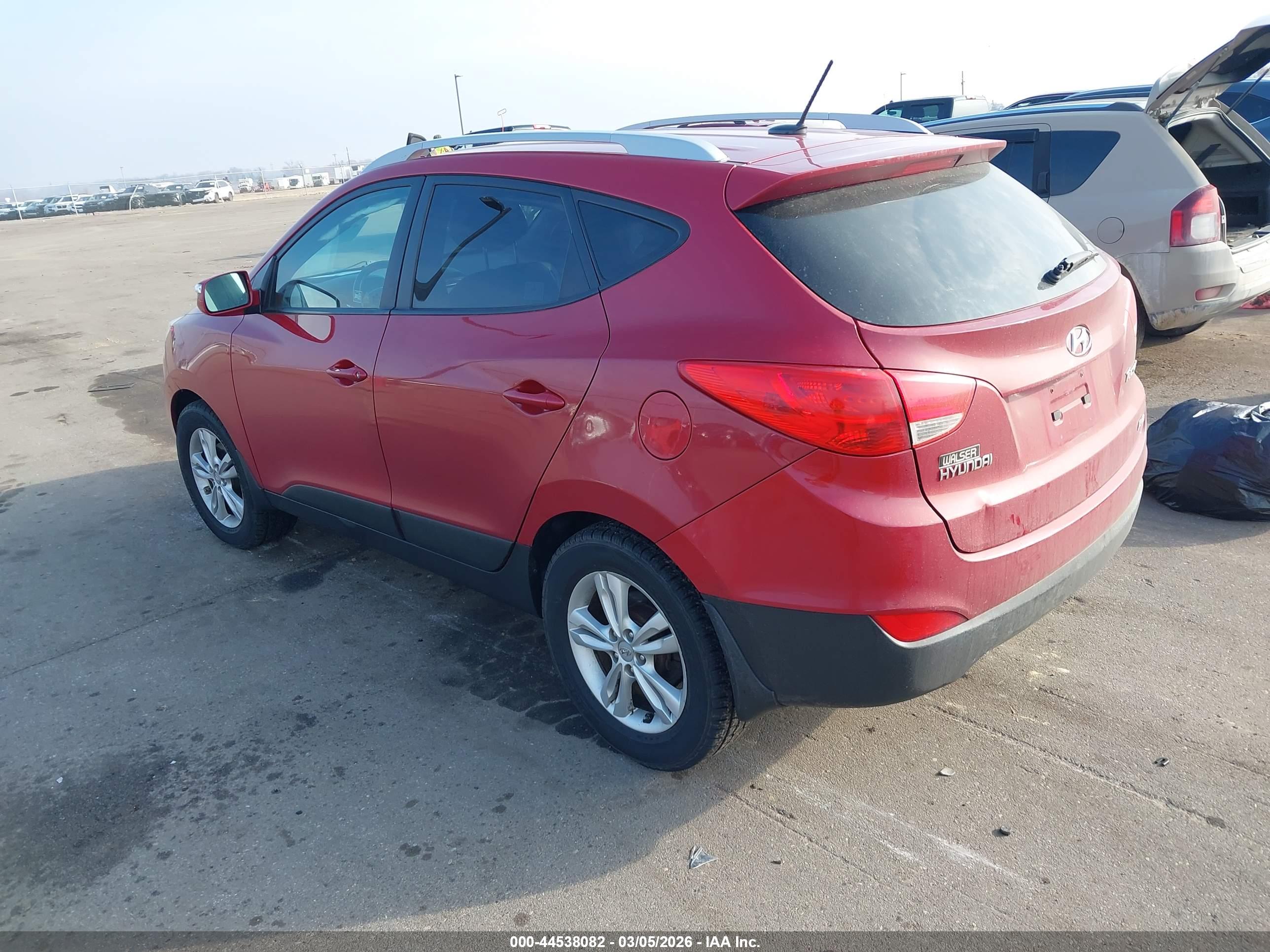 HYUNDAI TUCSON image 3