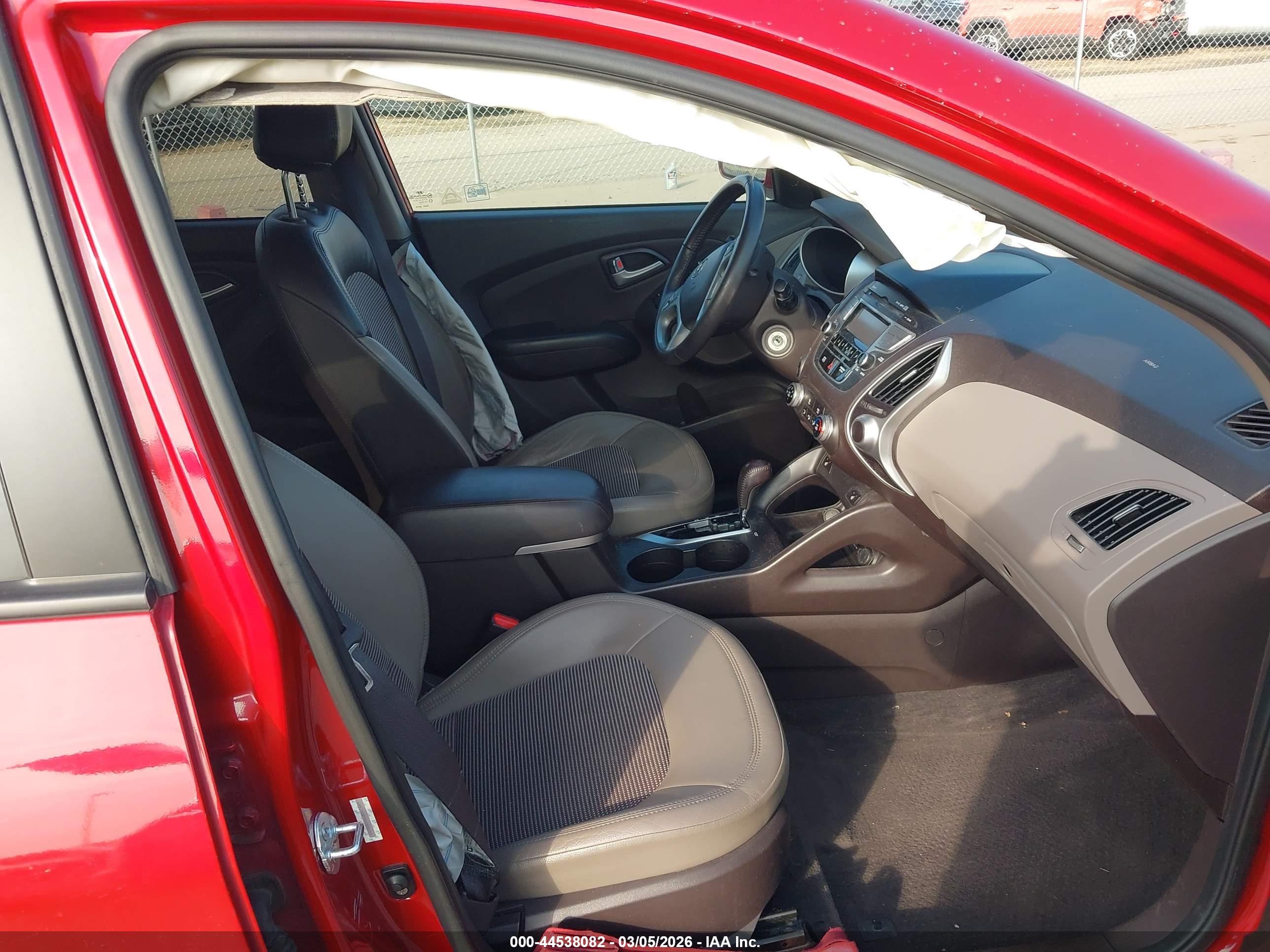 HYUNDAI TUCSON image 5
