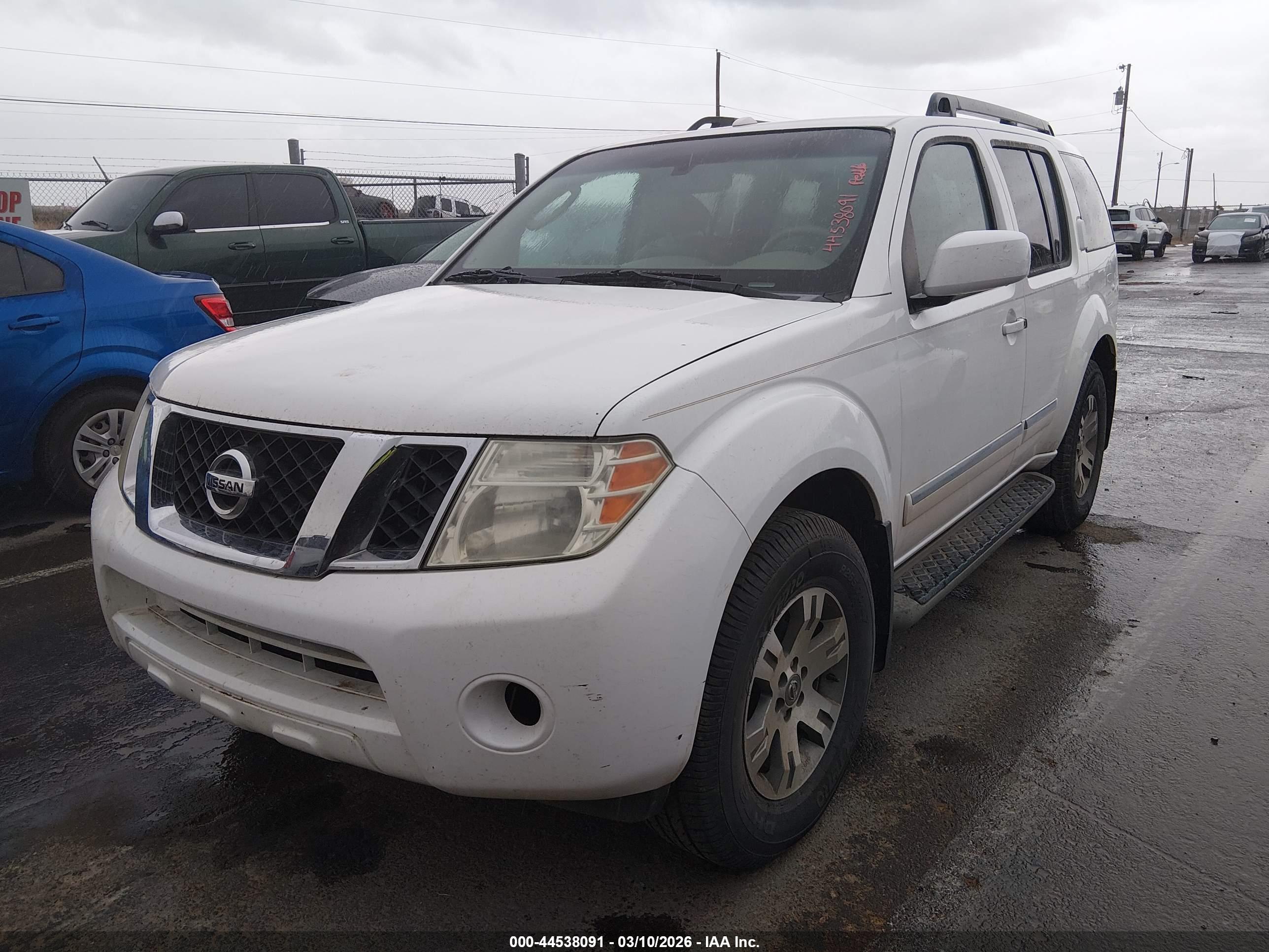 NISSAN PATHFINDER image 2