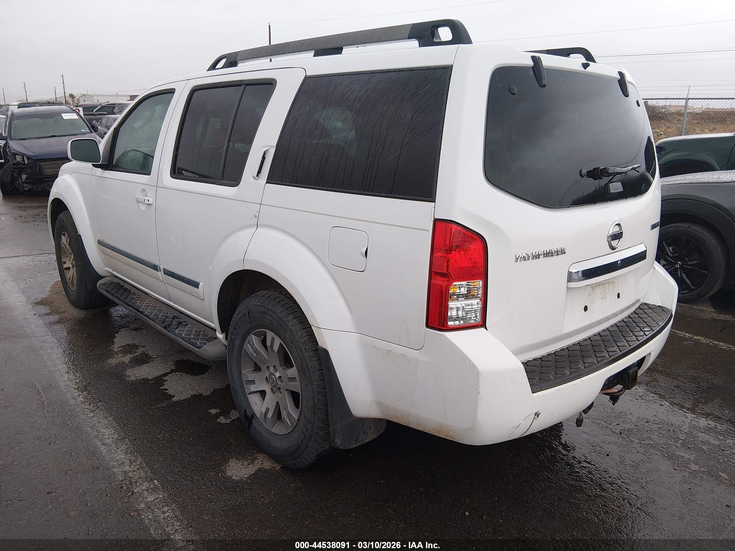 NISSAN PATHFINDER image 3