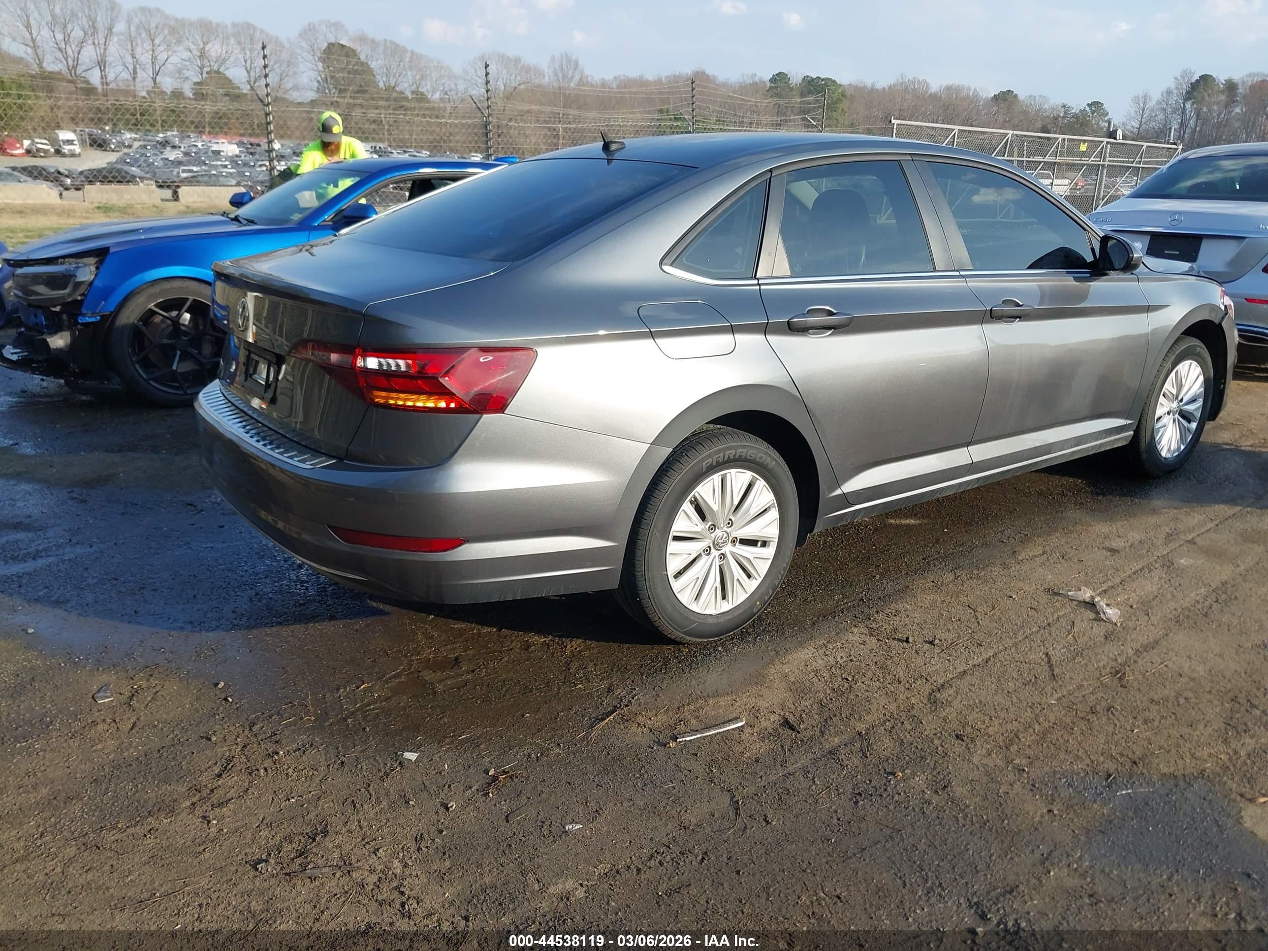 VOLKSWAGEN JETTA image 4