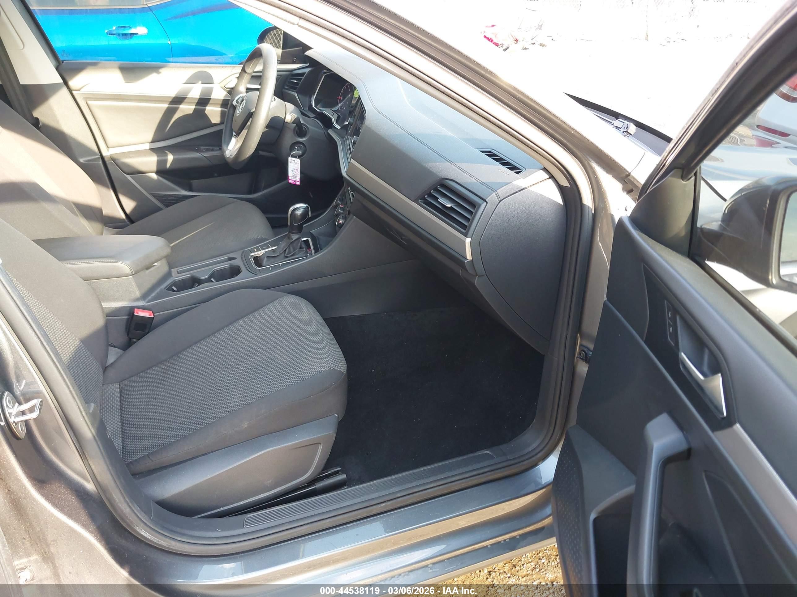 VOLKSWAGEN JETTA image 5