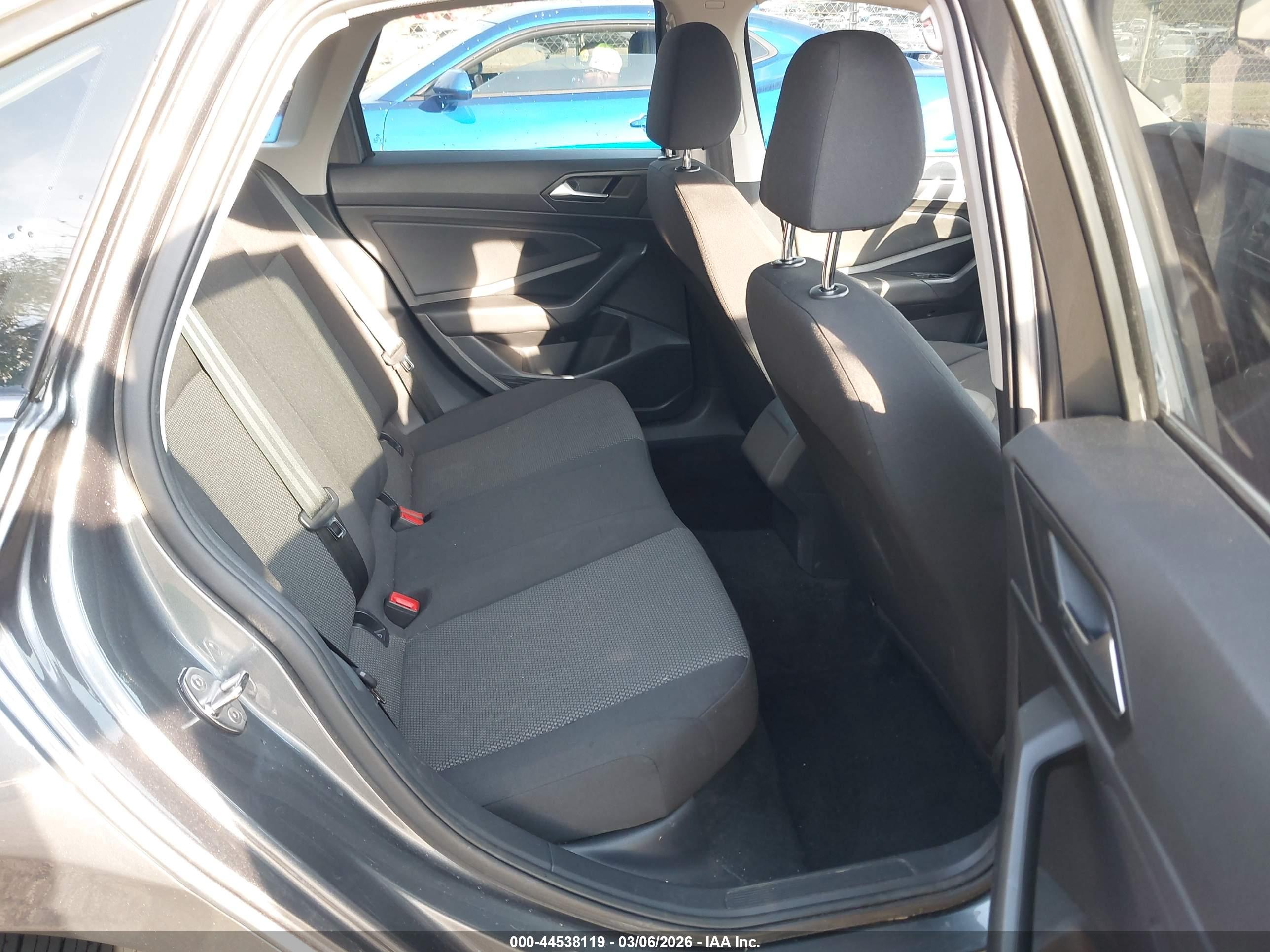 VOLKSWAGEN JETTA image 8