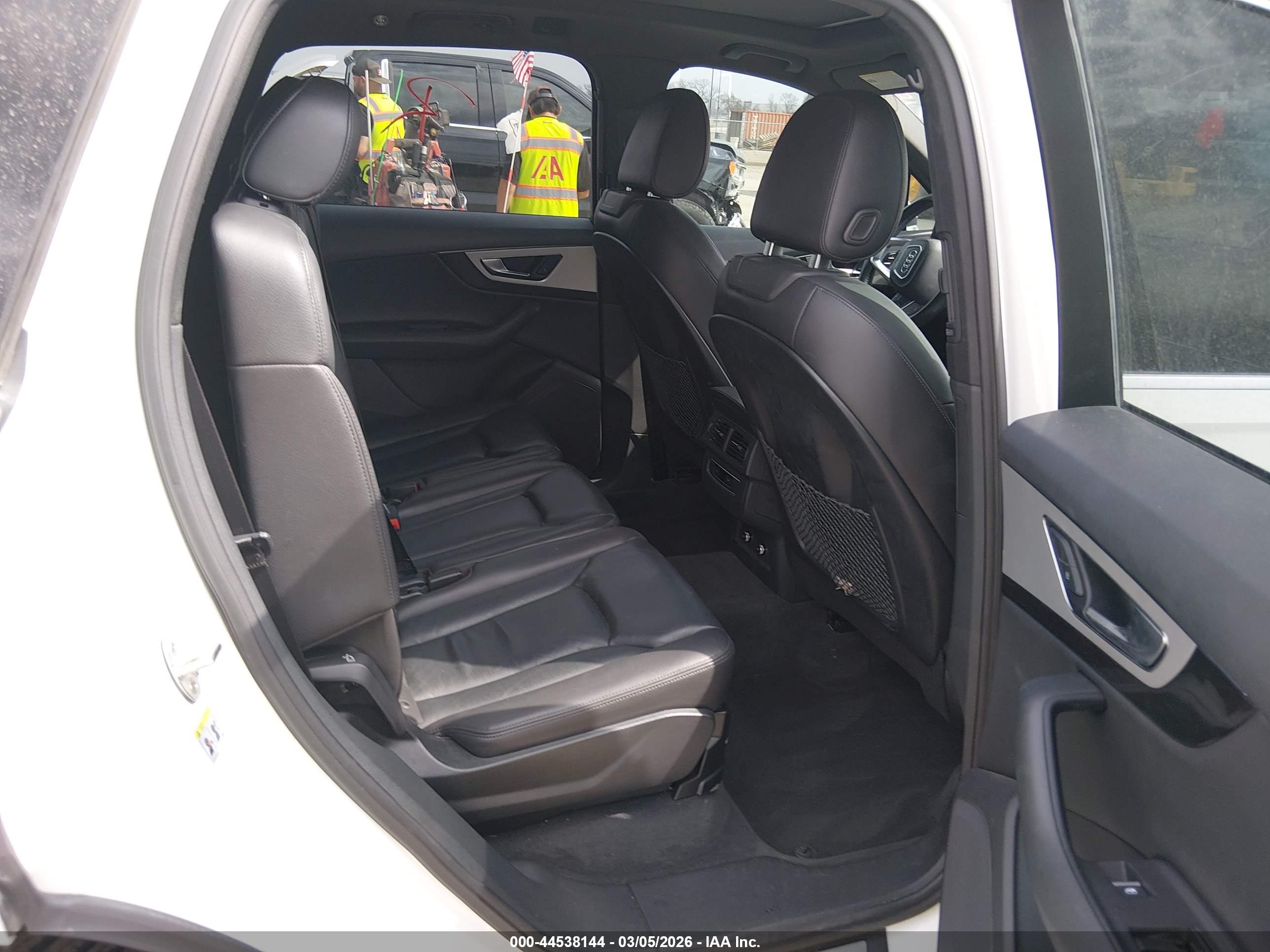 AUDI Q7 image 8