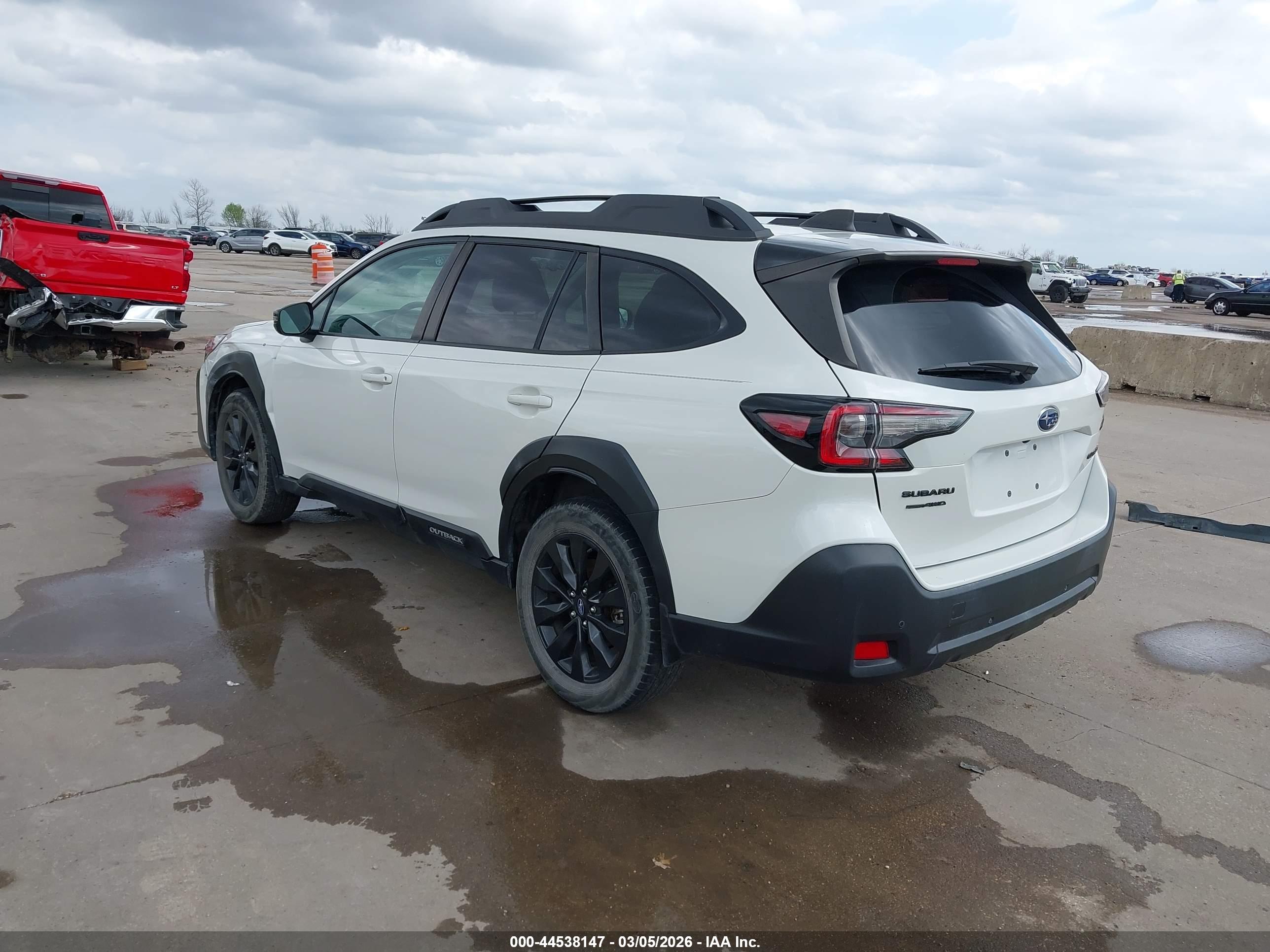 SUBARU OUTBACK image 3