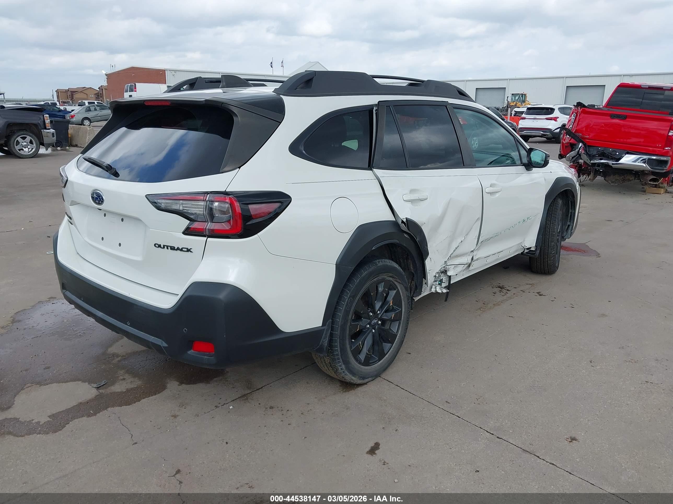 SUBARU OUTBACK image 4