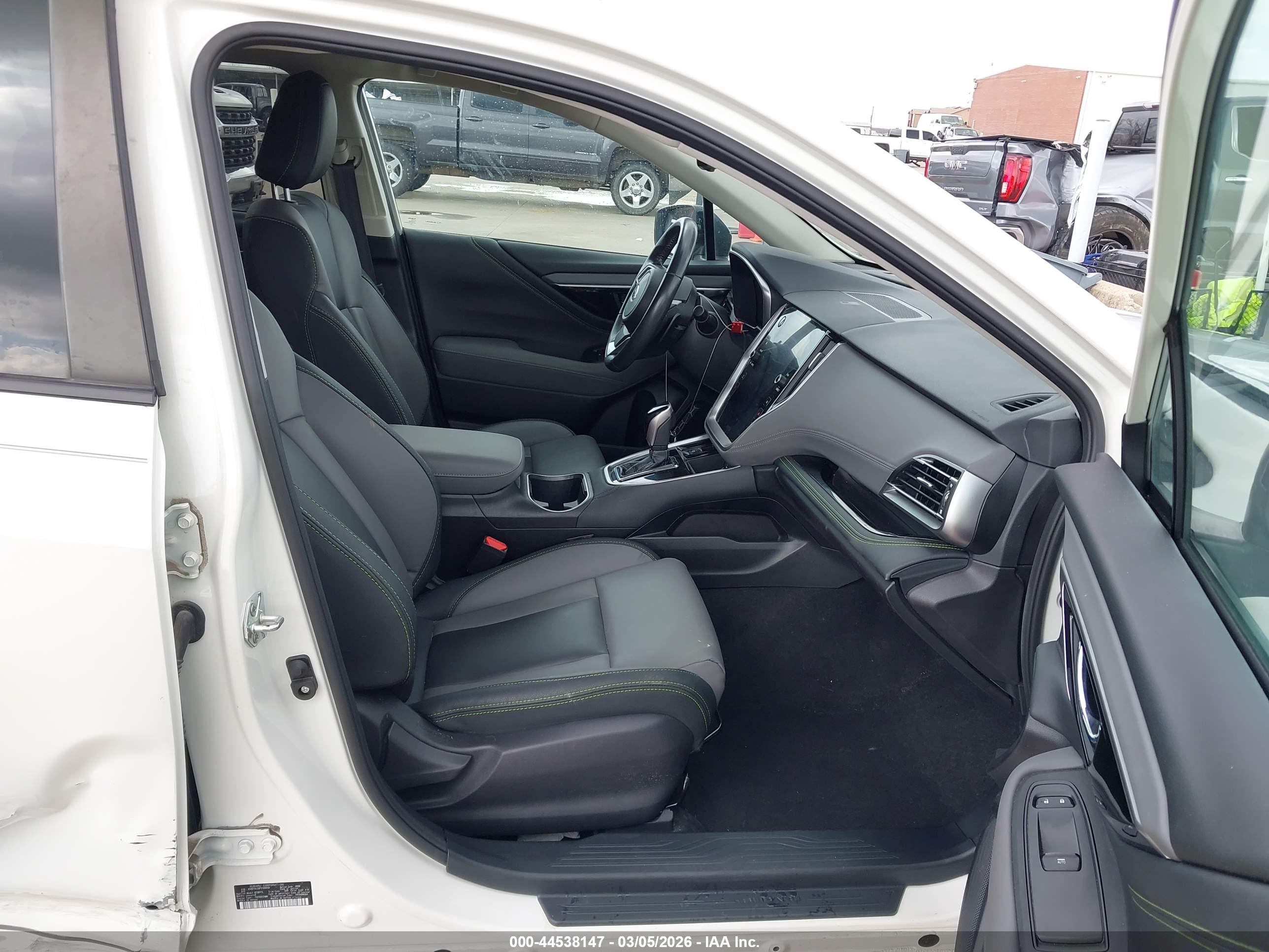 SUBARU OUTBACK image 5