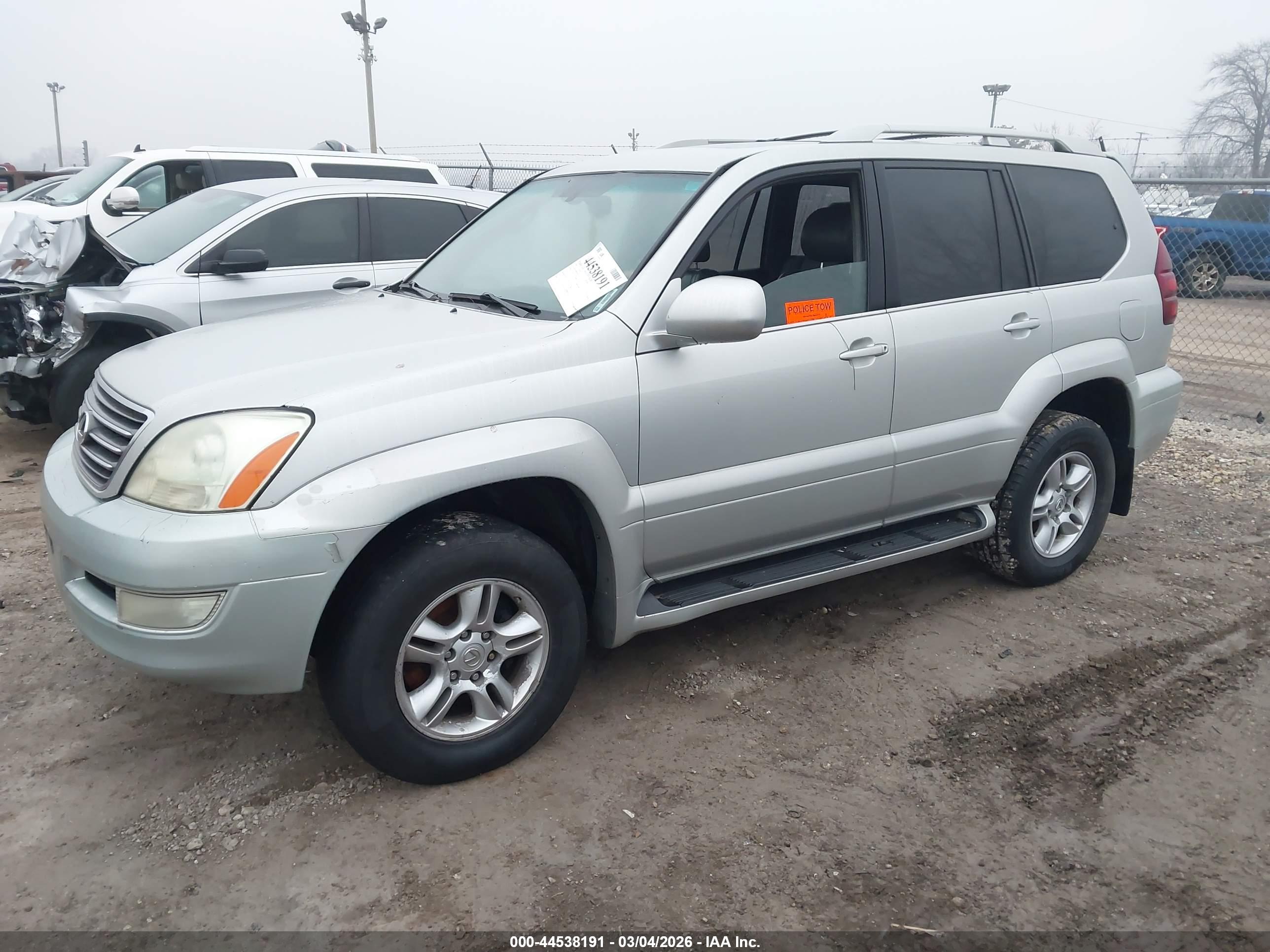 LEXUS GX image 2